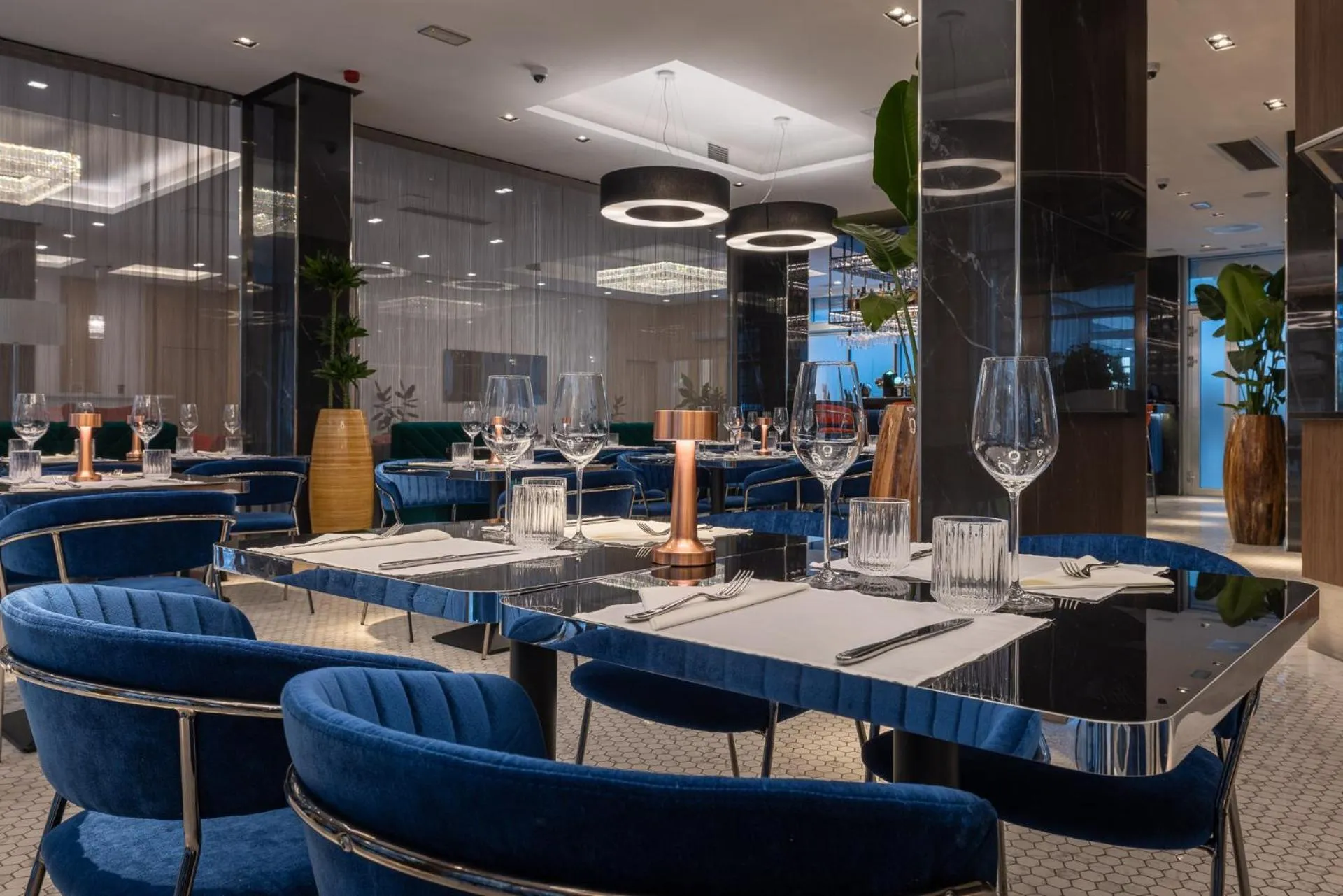 Restaurant/places to eat in Silver Crown Hotel & Residence, Palace Quarter