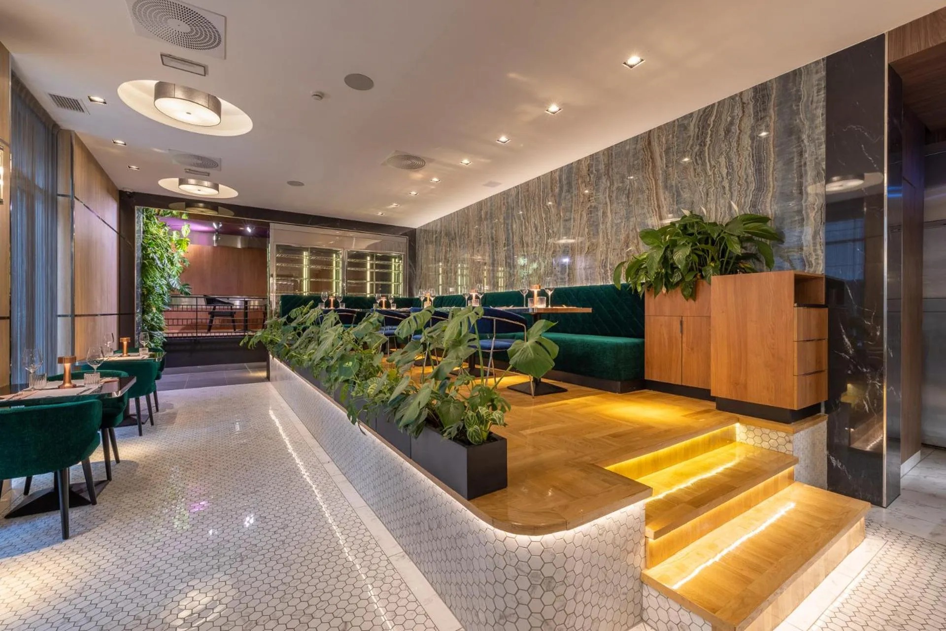 Dining area in Silver Crown Hotel & Residence, Palace Quarter