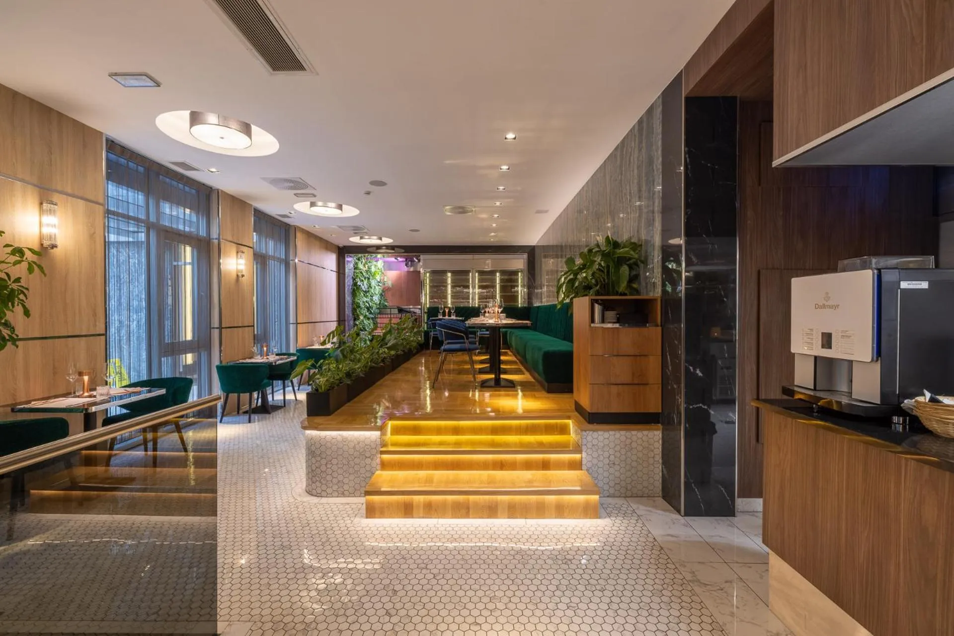Dining area in Silver Crown Hotel & Residence, Palace Quarter