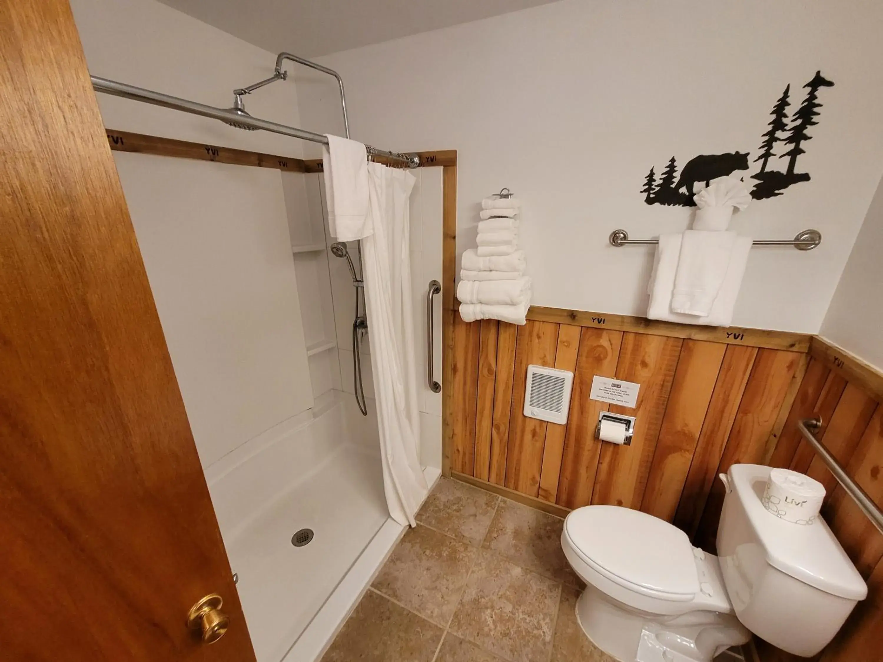 Deluxe Queen Suite in Yellowstone Valley Inn Deluxe Queen Suite in Yellowstone Valley Inn