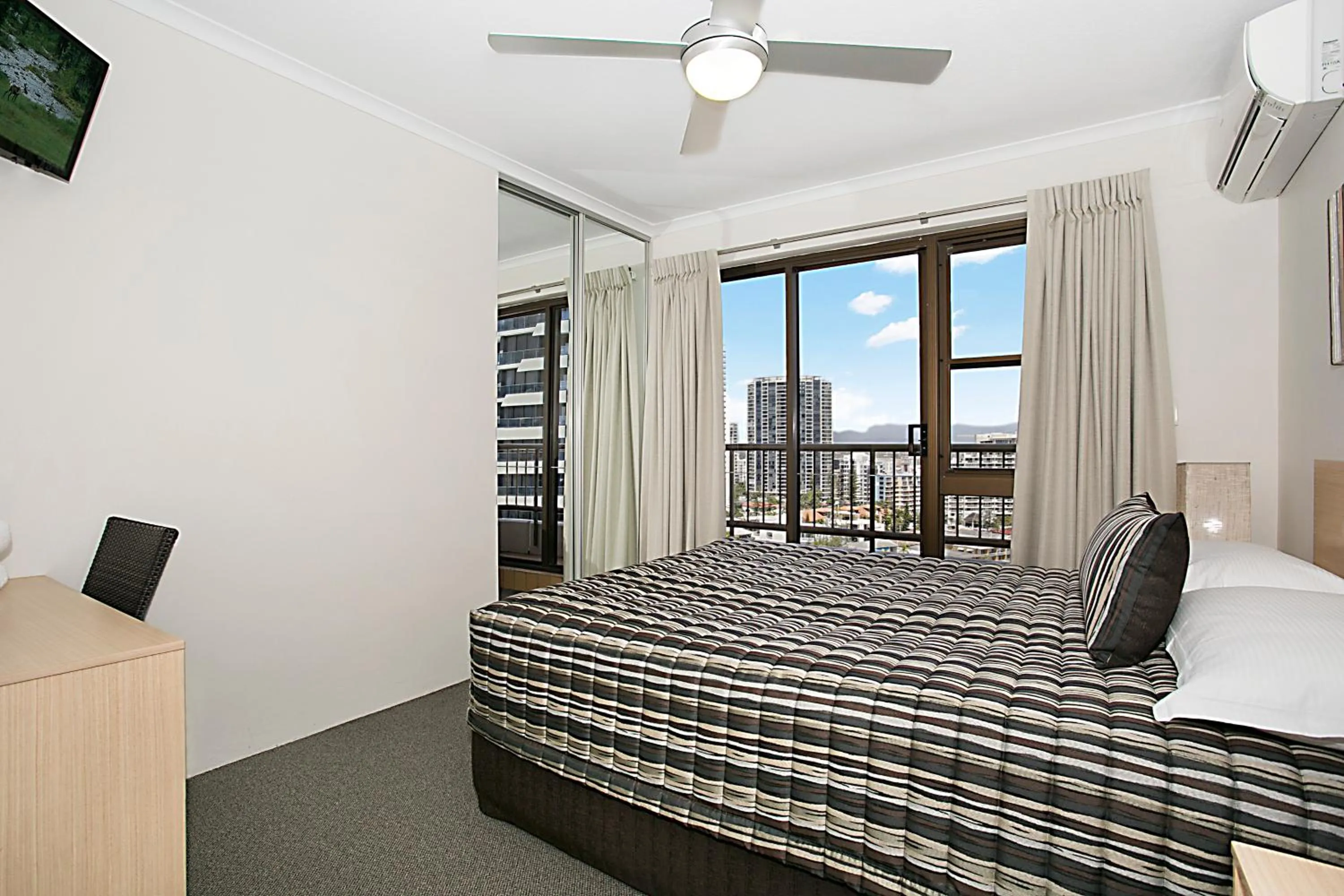 Bedroom, Bed in Voyager Resort
