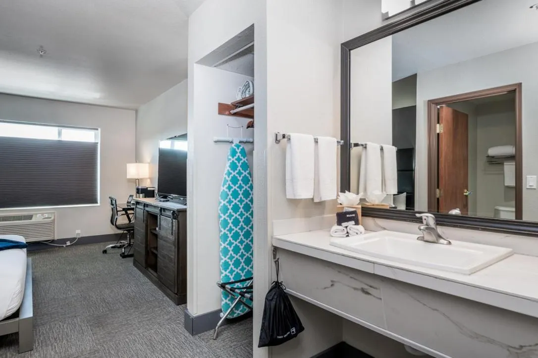 Wood River Inn & Suite