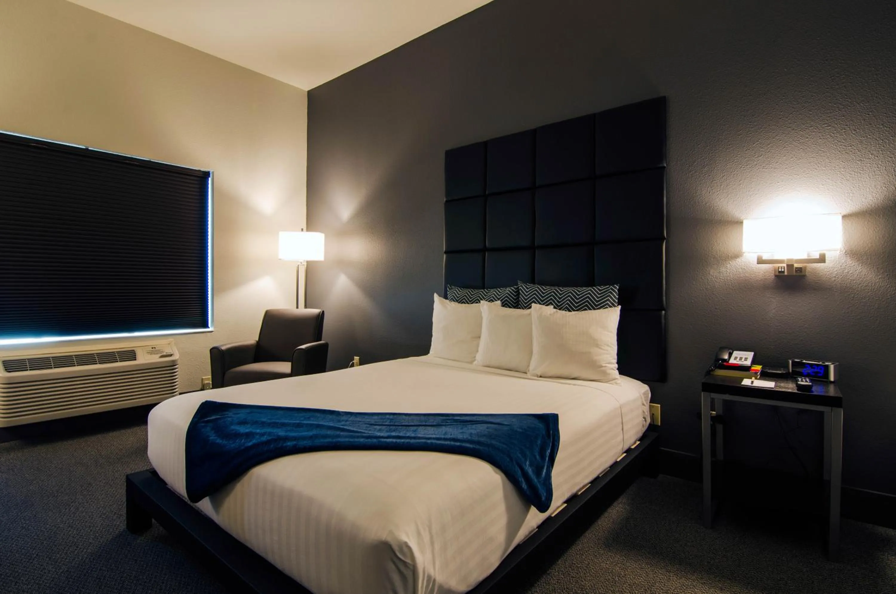 Bedroom, Bed in Wood River Inn & Suite