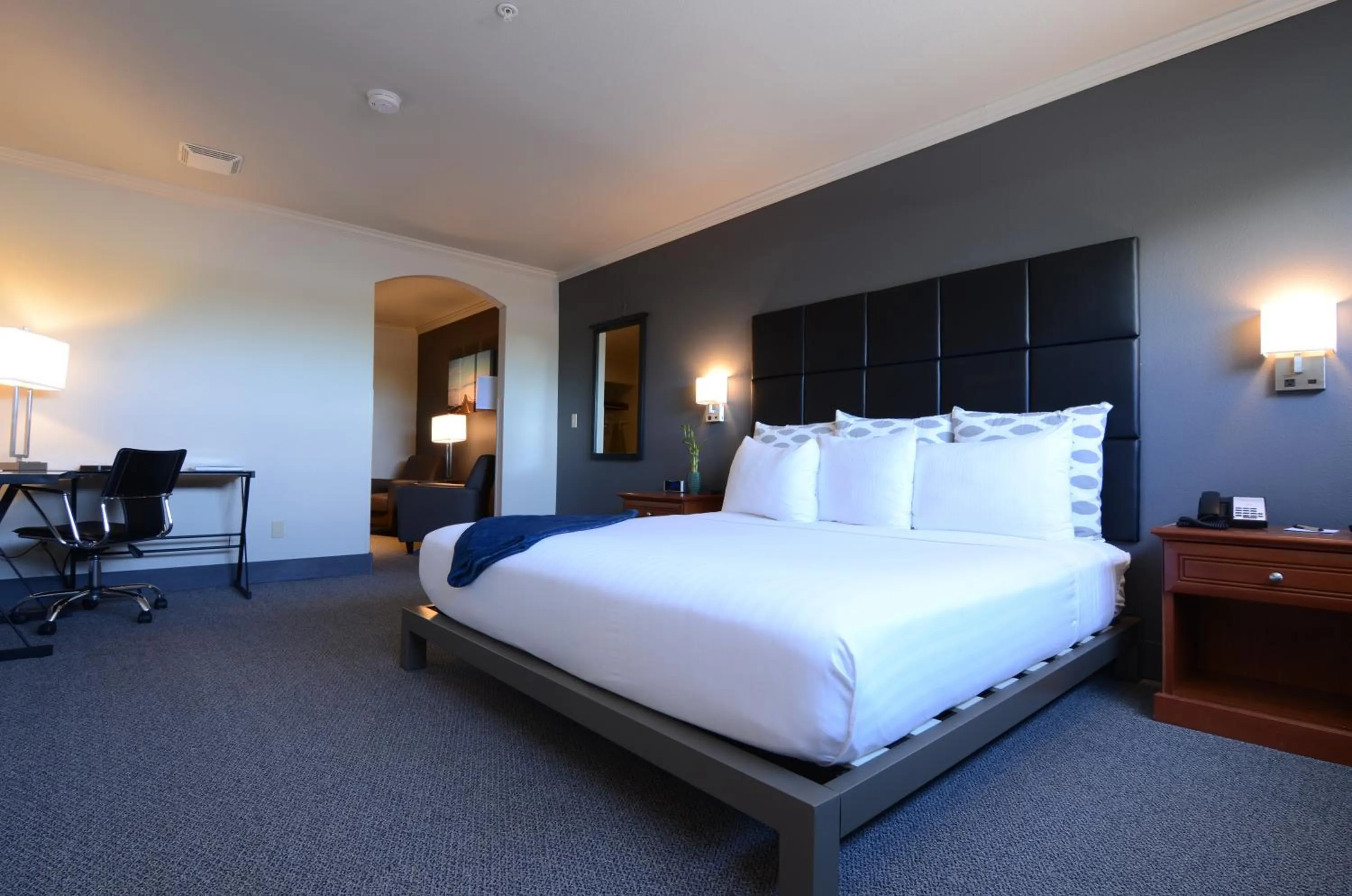 Bedroom, Bed in Wood River Inn & Suite