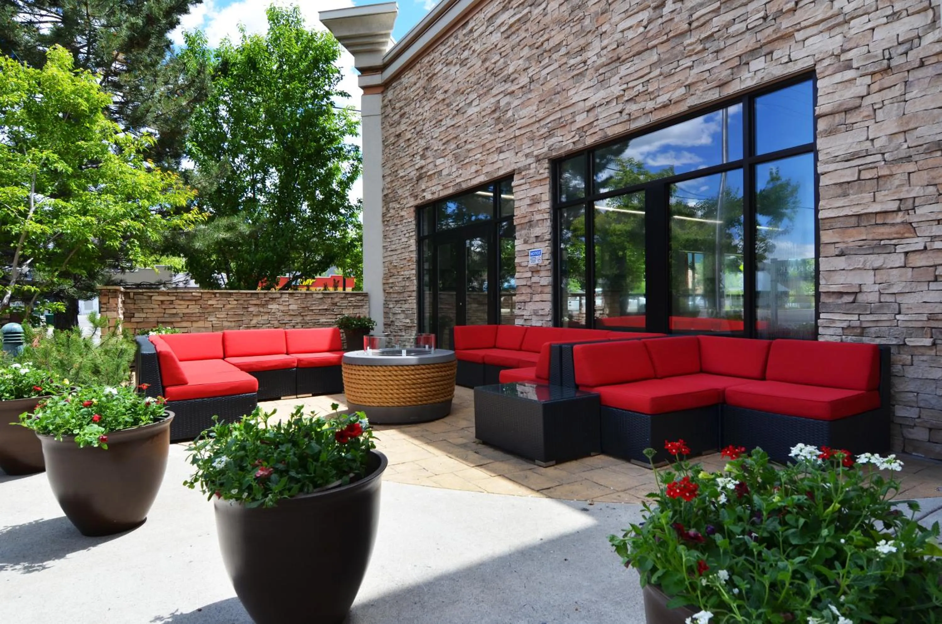 Garden in Wood River Inn & Suite