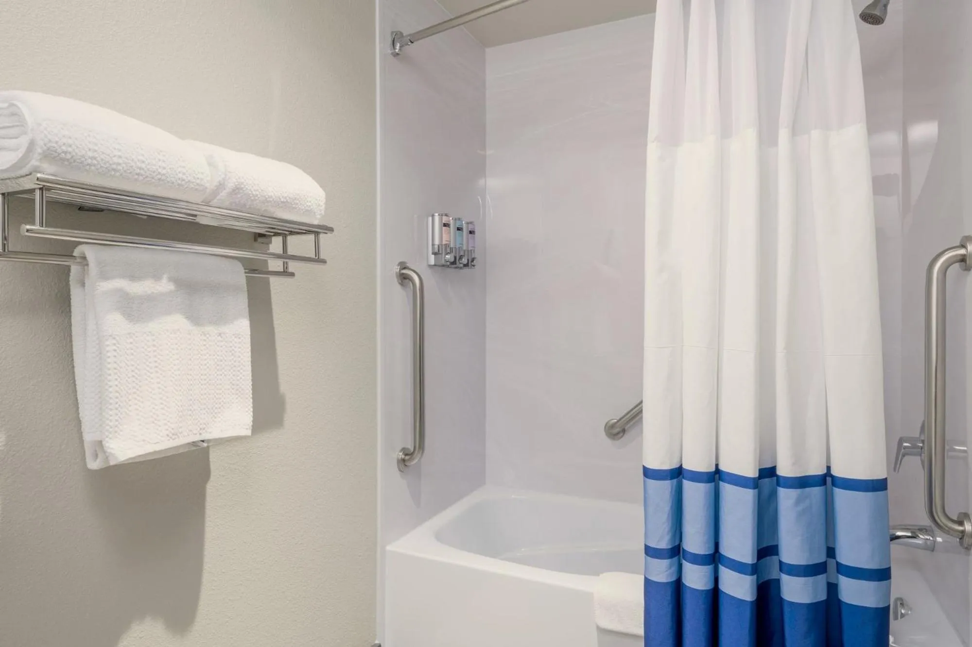 Bathroom in Wood River Inn & Suite