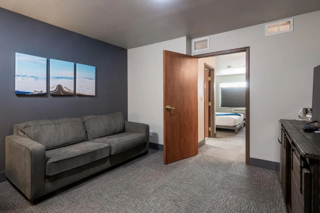 Bed in Wood River Inn & Suite