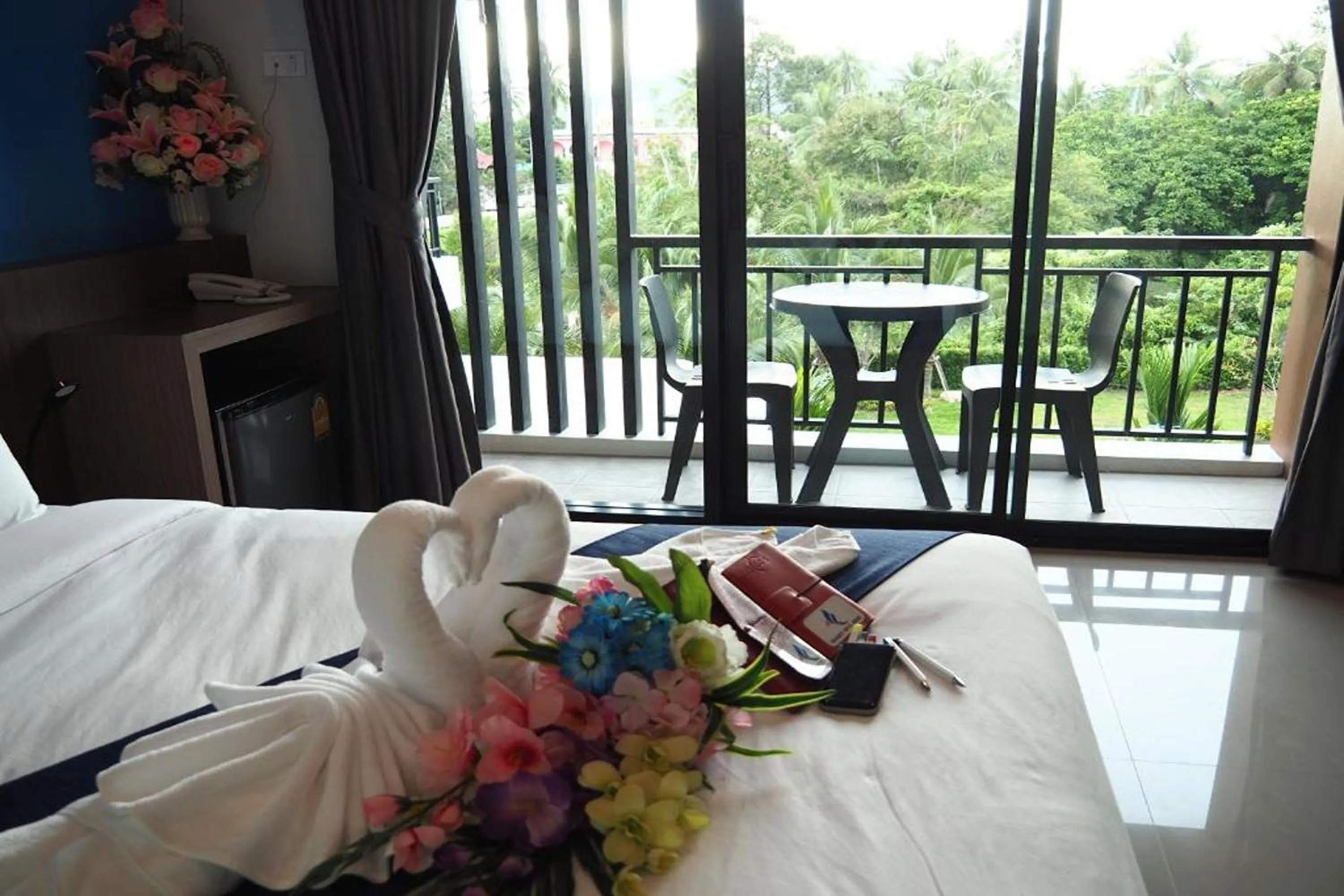 Balcony/Terrace, Bed in Friendly Hotel Krabi