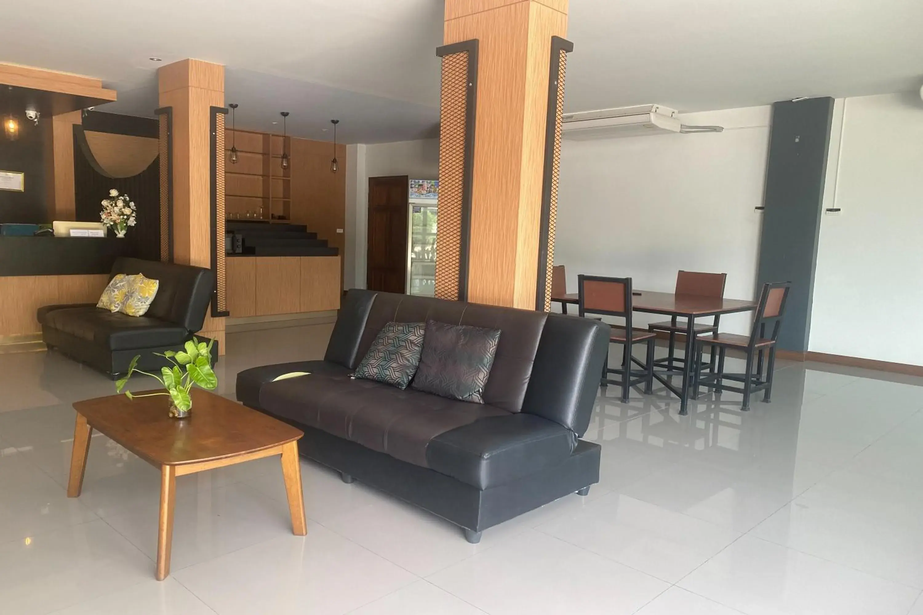 Restaurant/places to eat in Friendly Hotel Krabi Restaurant/places to eat in Friendly Hotel Krabi