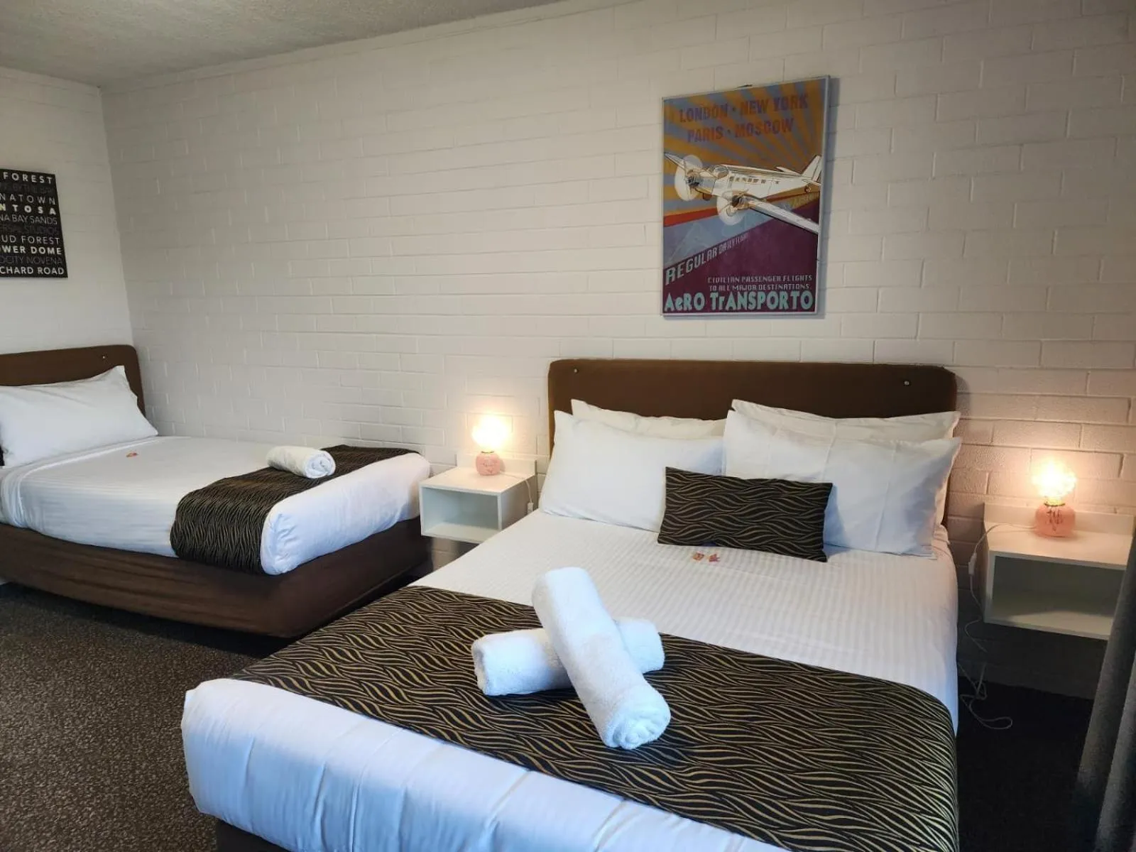 Bed in Crest Motor Inn