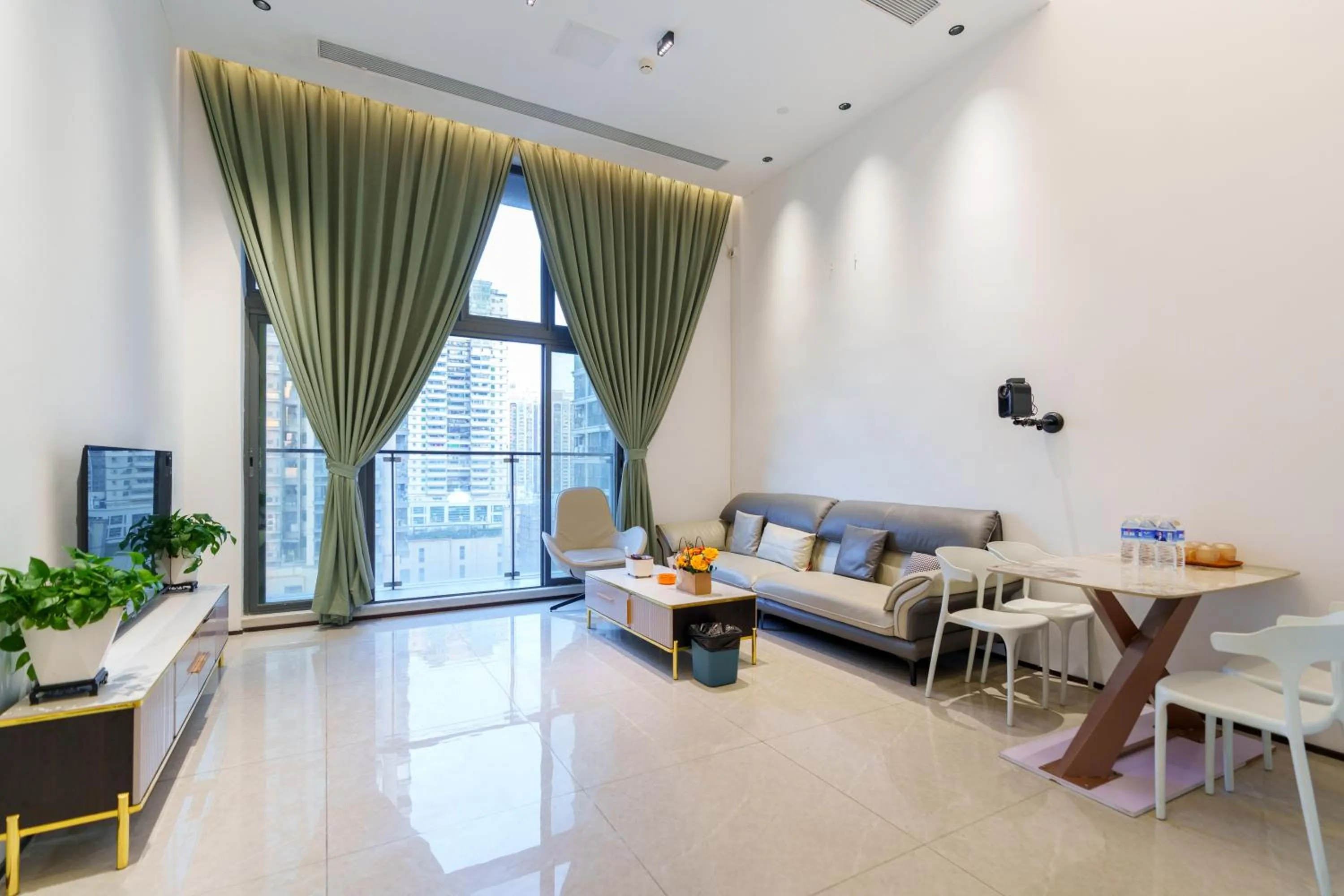 TV and multimedia in Sunny International Apartment From Beijing Road