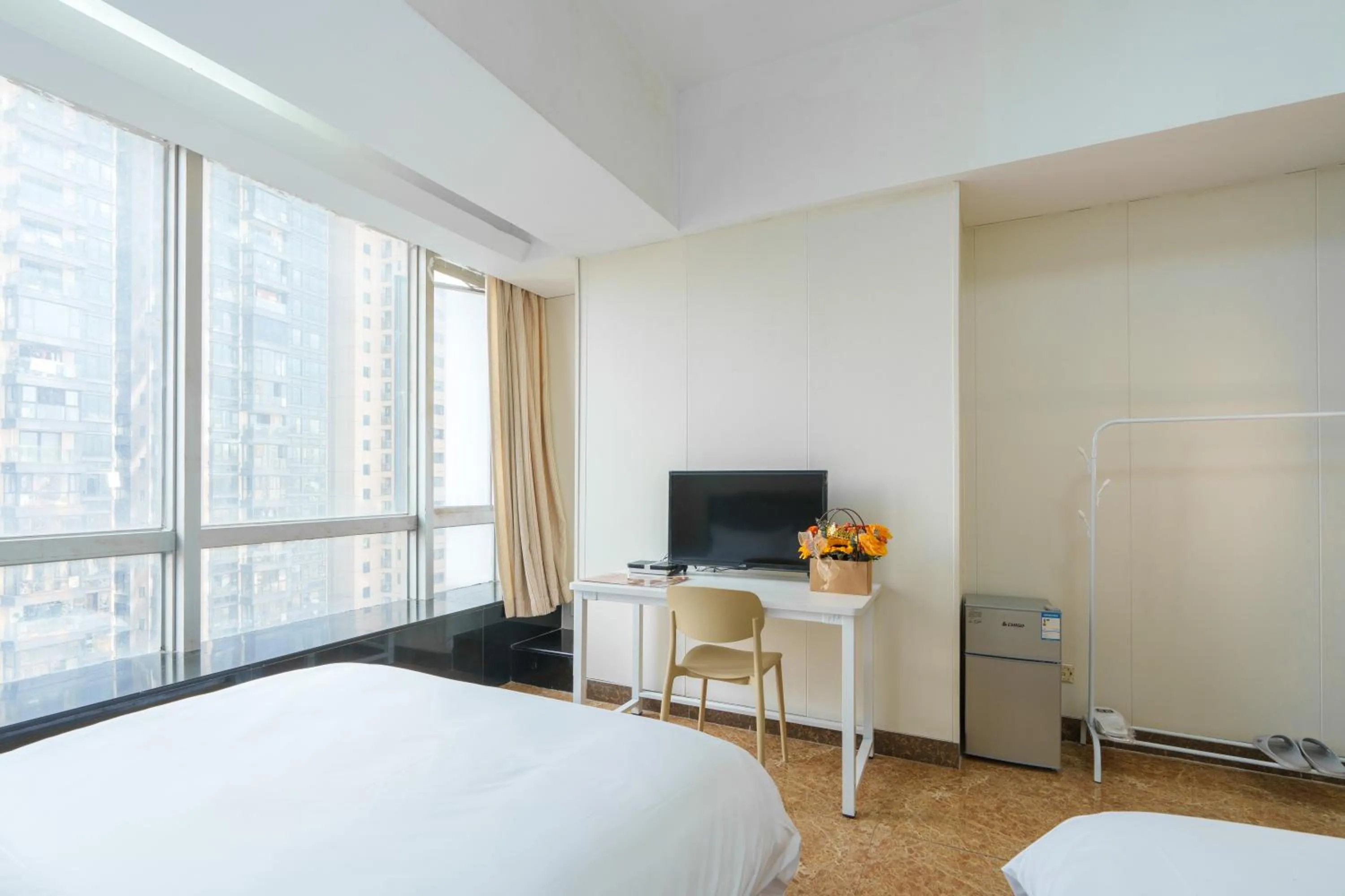 Property building, Bed in Sunny International Apartment From Beijing Road