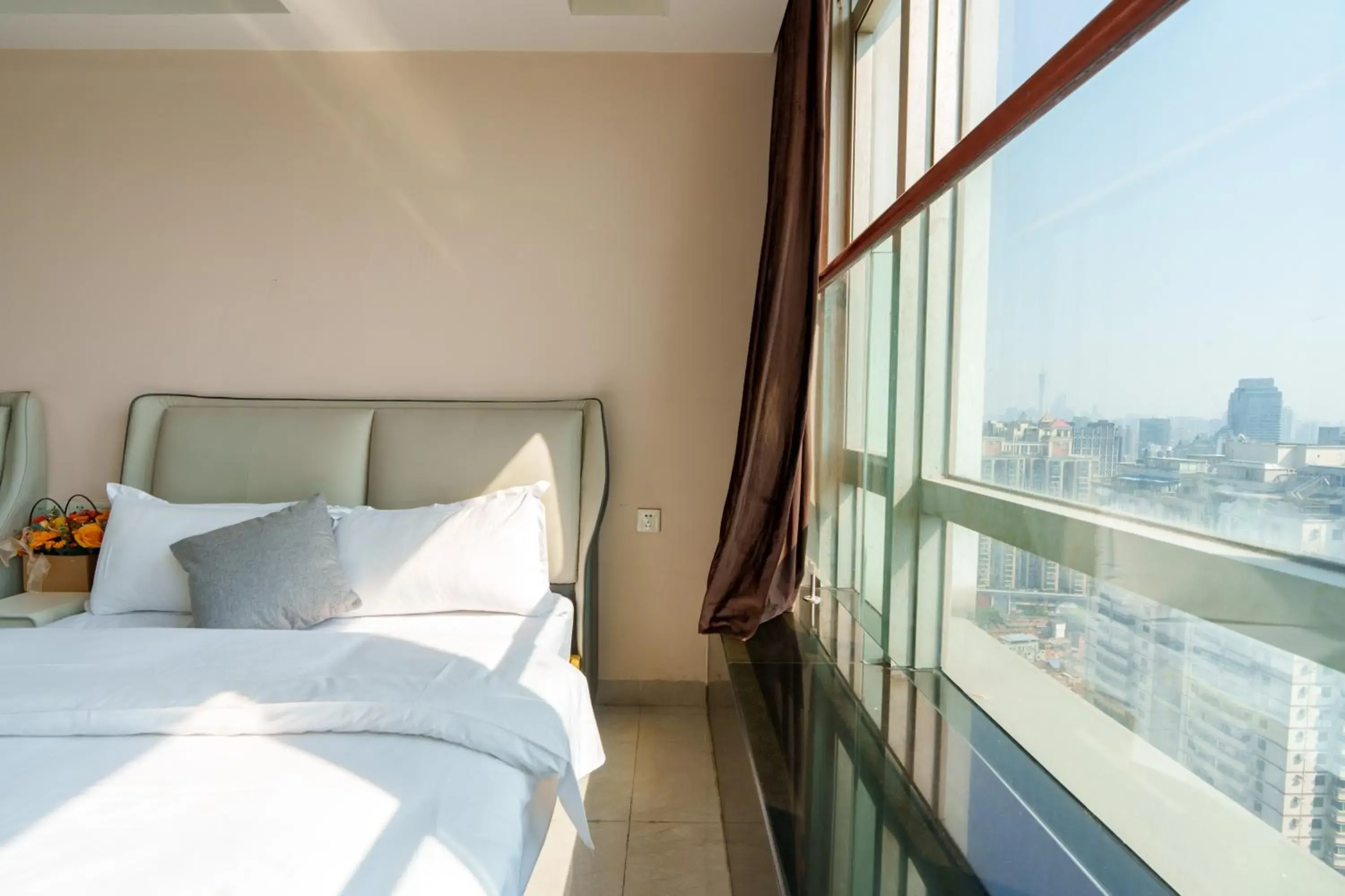 Property building, Bed in Sunny International Apartment From Beijing Road Property building, Bed in Sunny International Apartment From Beijing Road