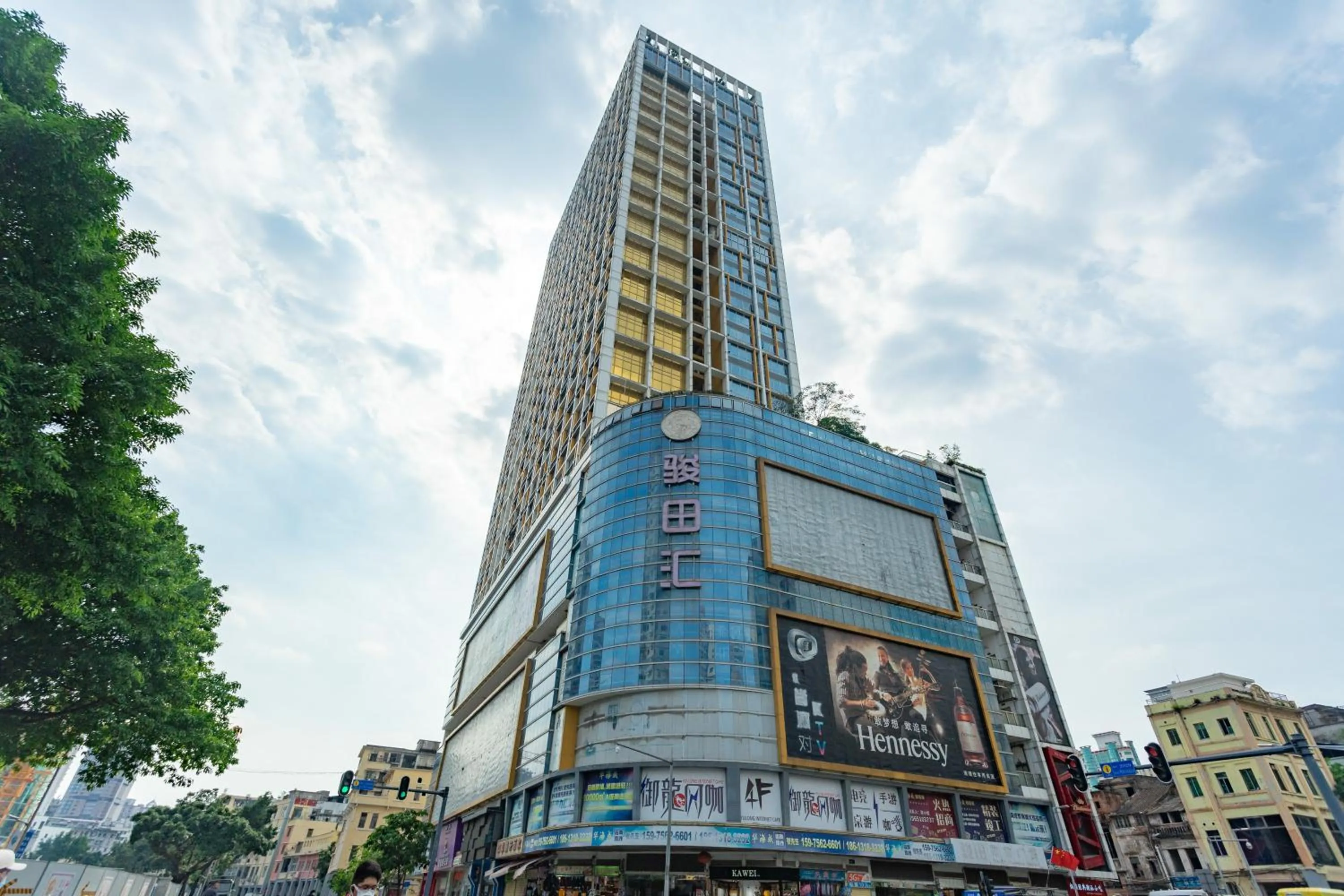 Property building in Sunny International Apartment From Beijing Road