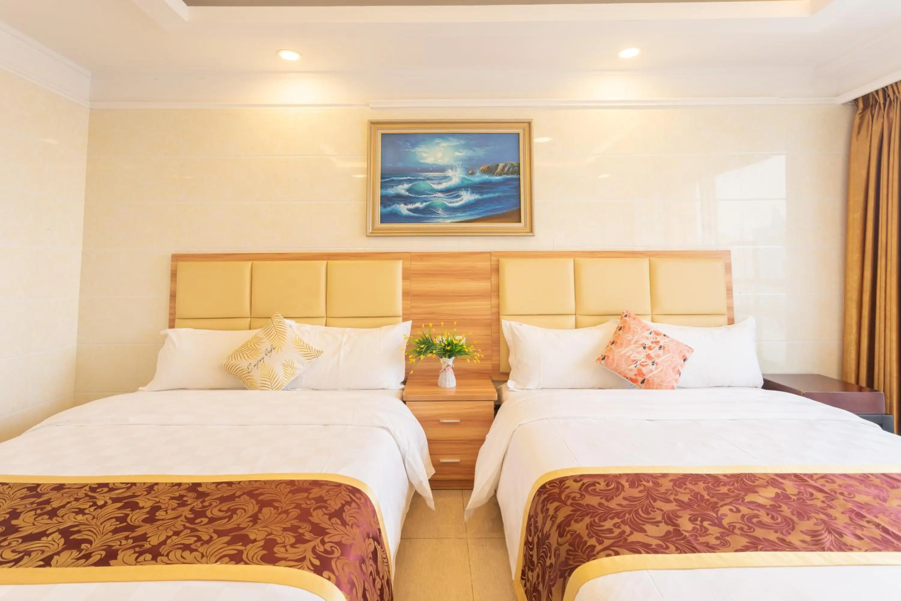 Bed in Sunny International Apartment From Beijing Road