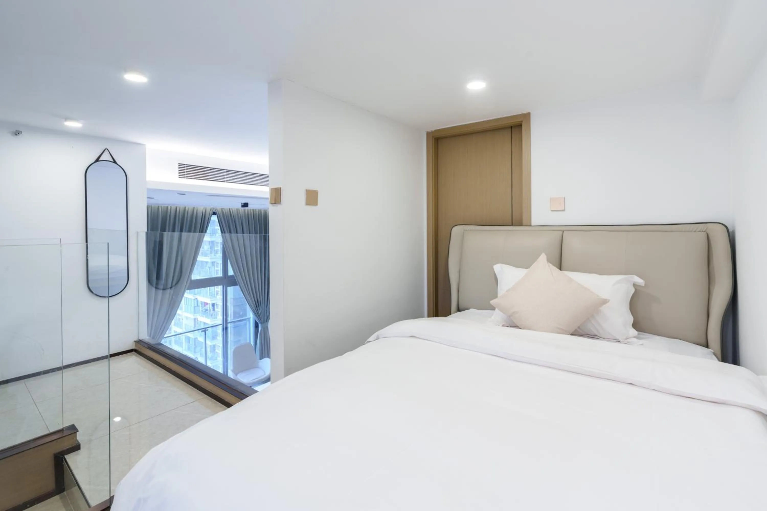 Bed in Sunny International Apartment From Beijing Road