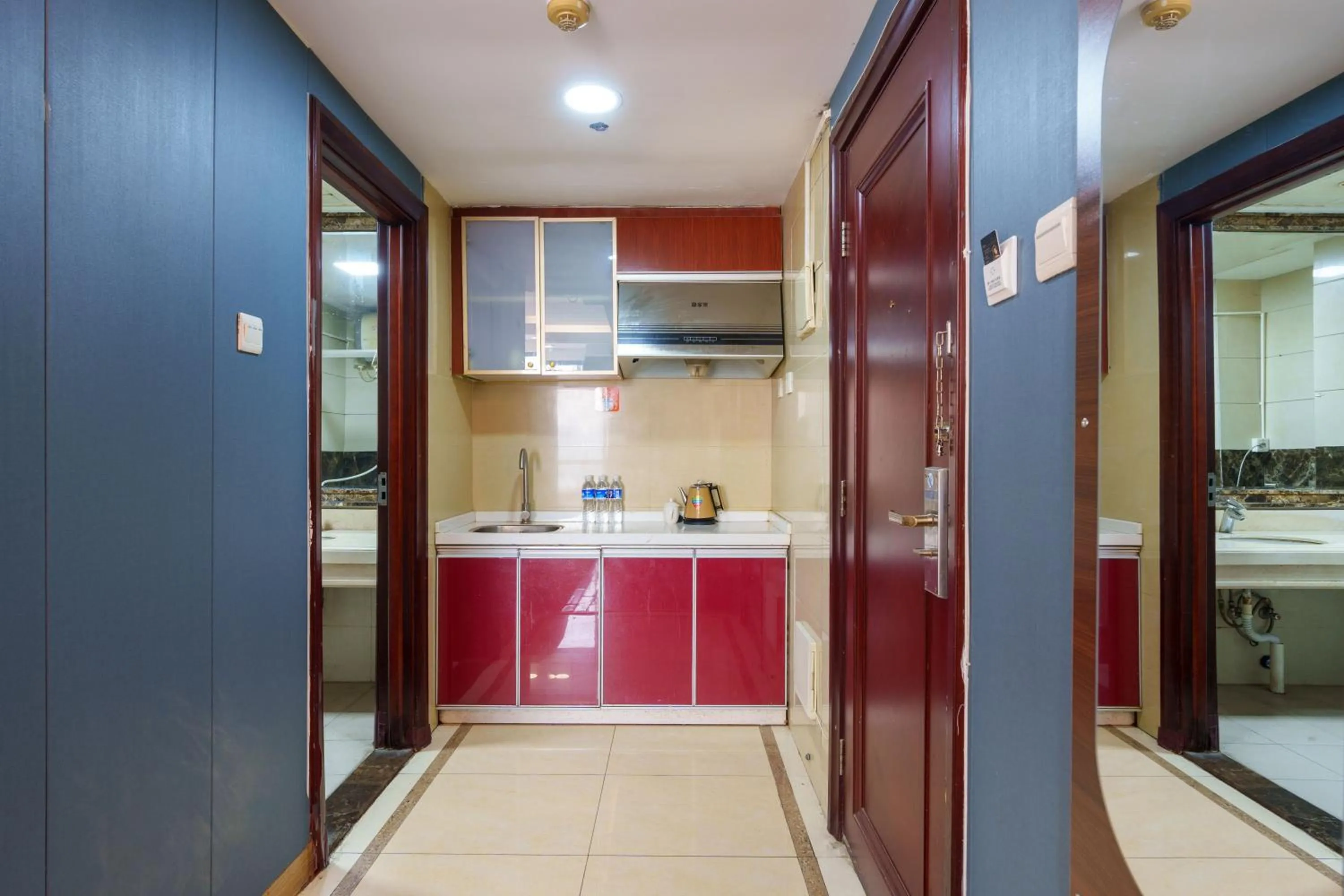 Kitchen or kitchenette in Sunny International Apartment From Beijing Road
