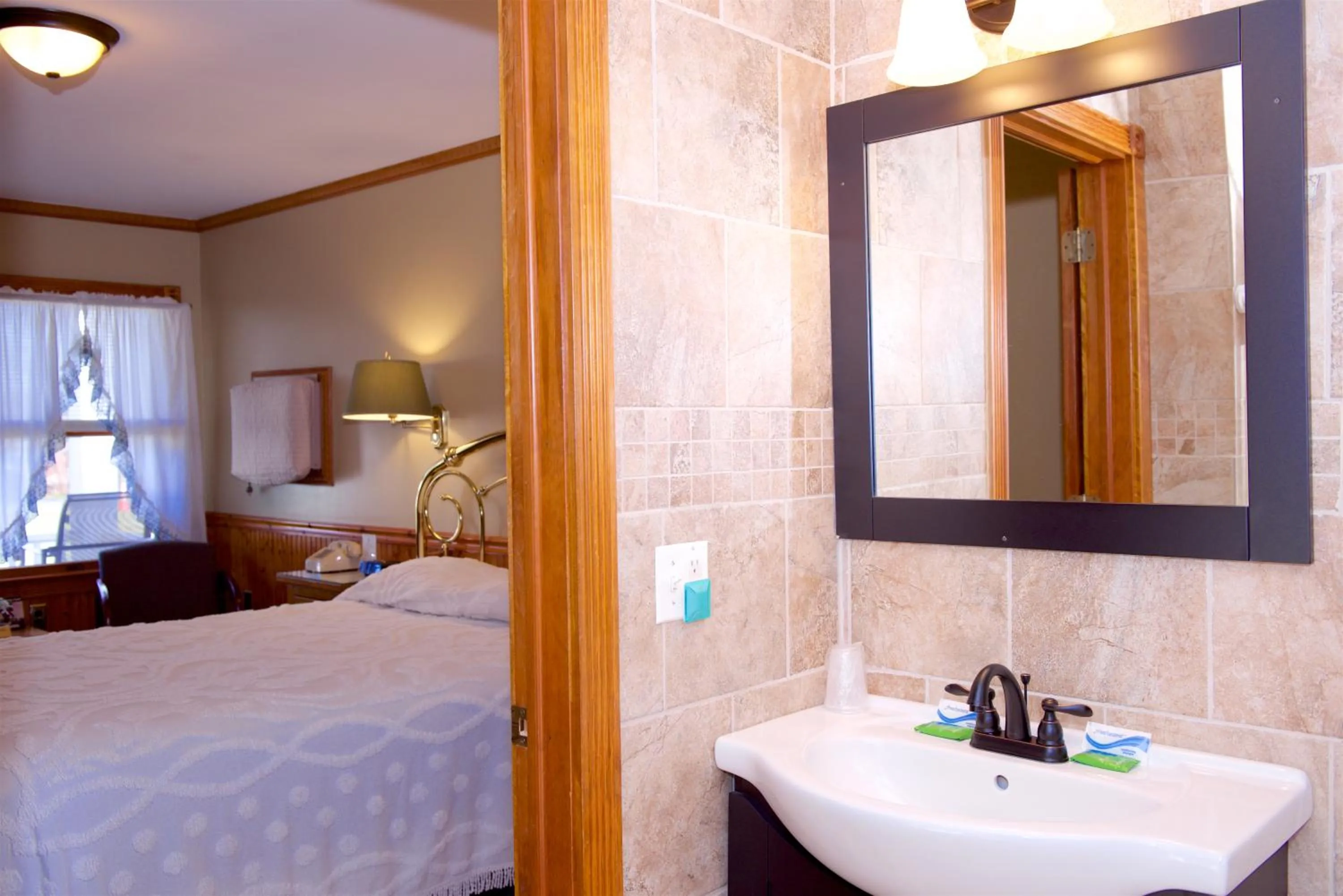 Bed in Myer Country Motel