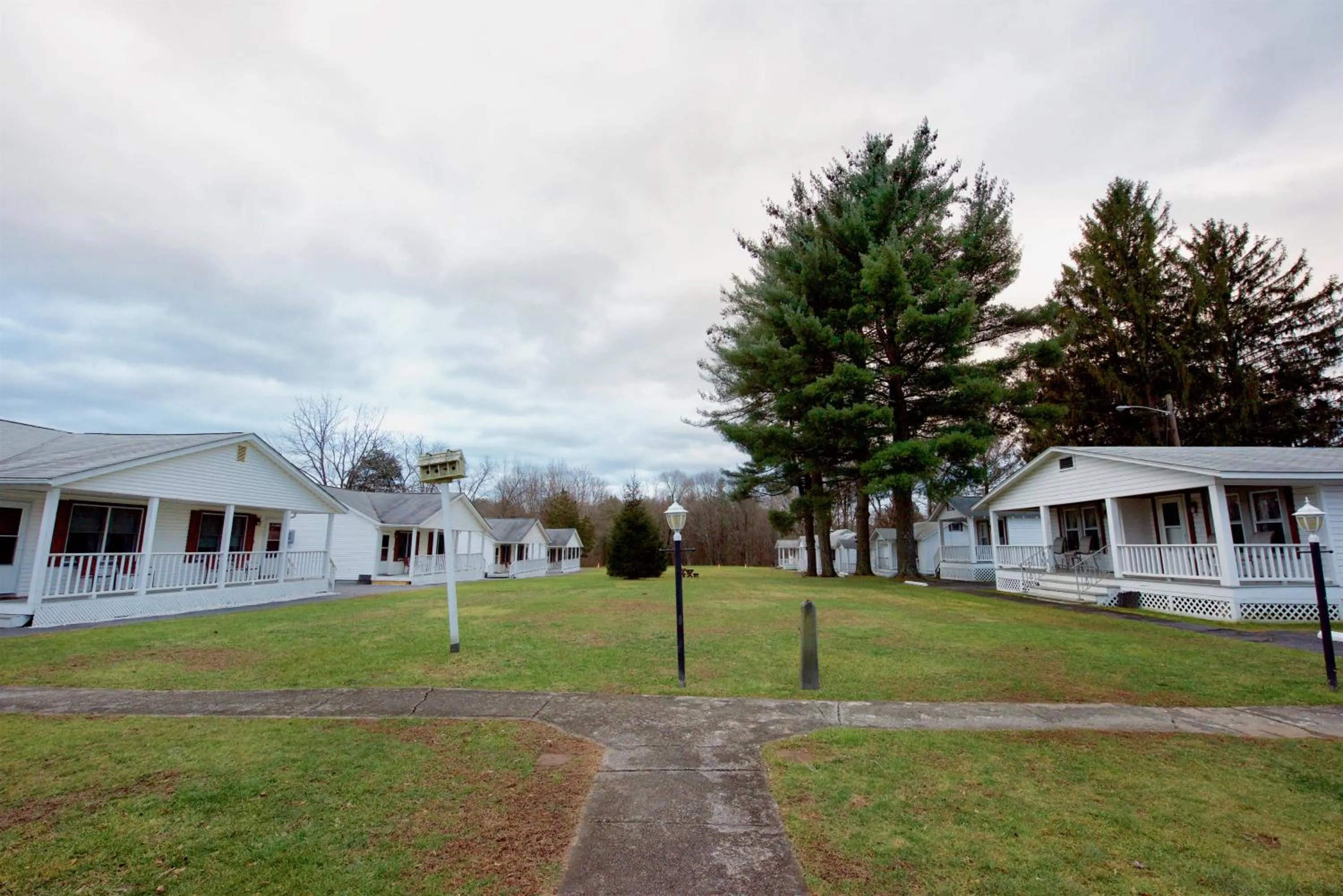 Inner courtyard view in Myer Country Motel
