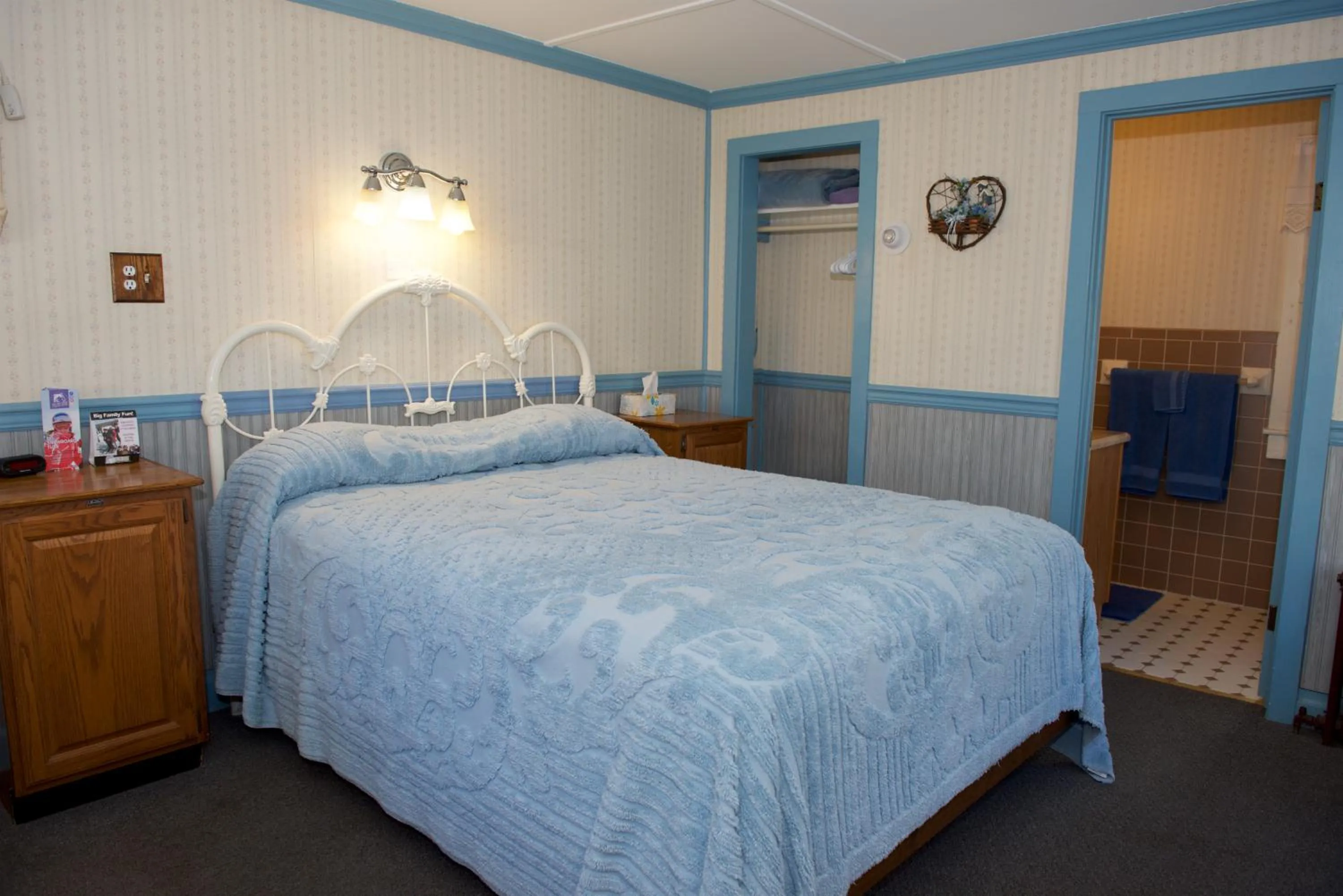 Bed in Myer Country Motel