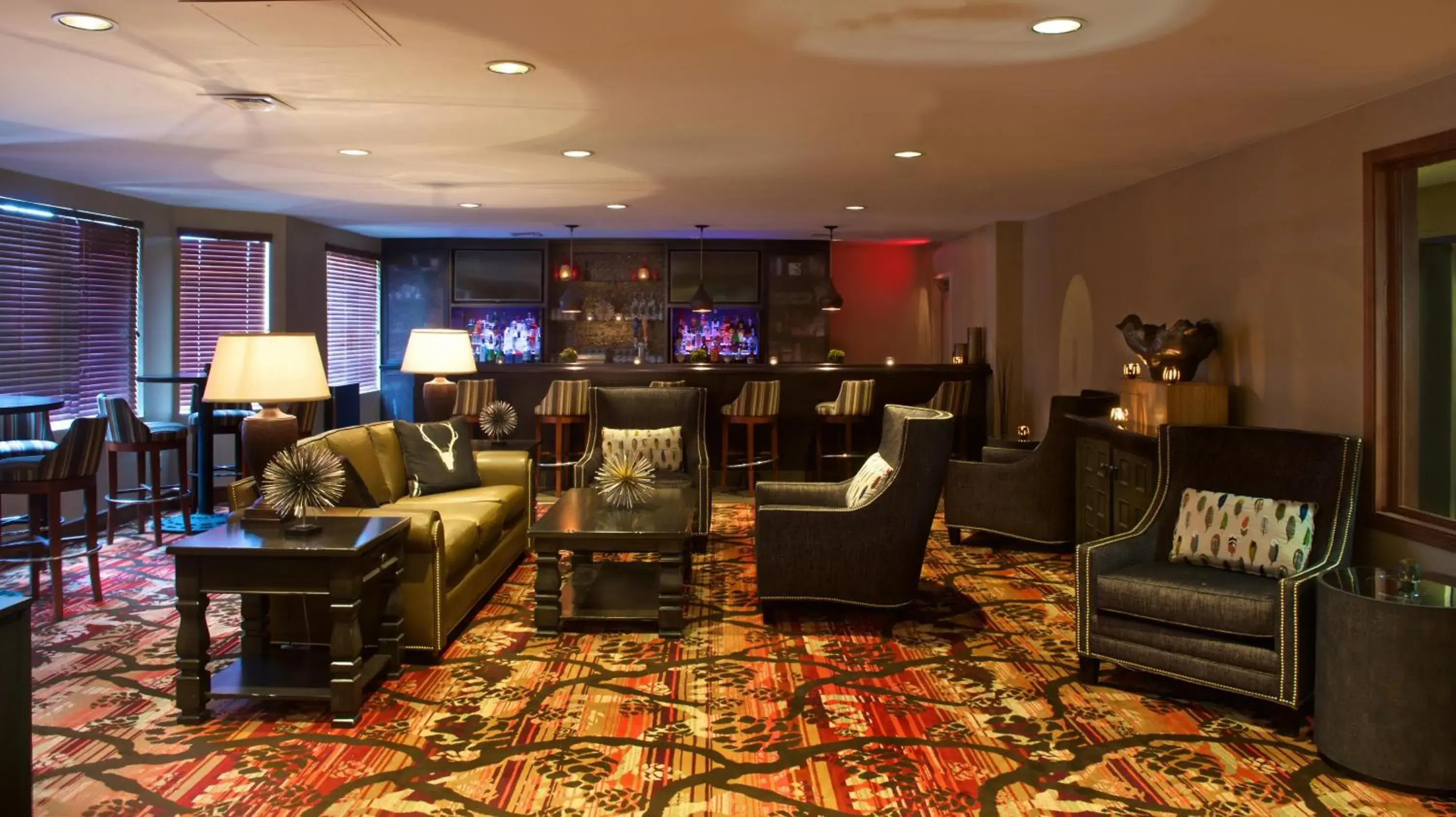 Lounge or bar in Embassy Suites by Hilton Flagstaff Lounge or bar in Embassy Suites by Hilton Flagstaff