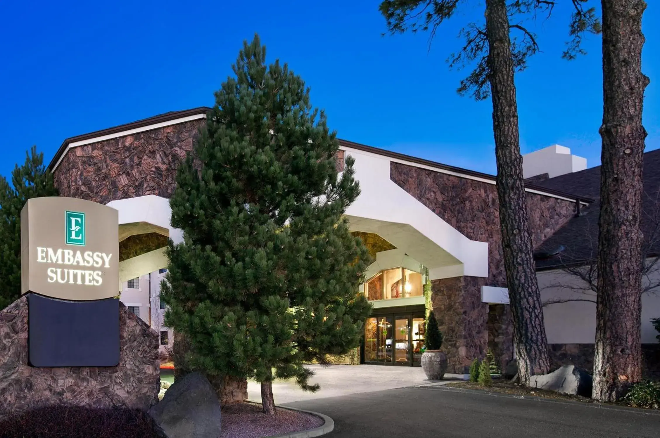 Property building in Embassy Suites by Hilton Flagstaff Property building in Embassy Suites by Hilton Flagstaff