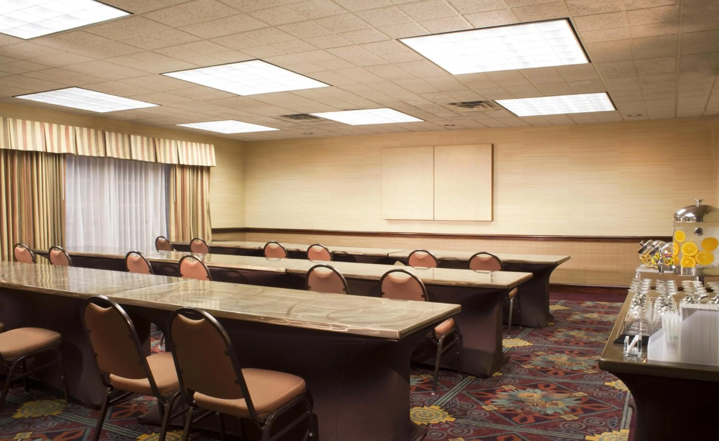 Meeting/conference room in Embassy Suites by Hilton Flagstaff