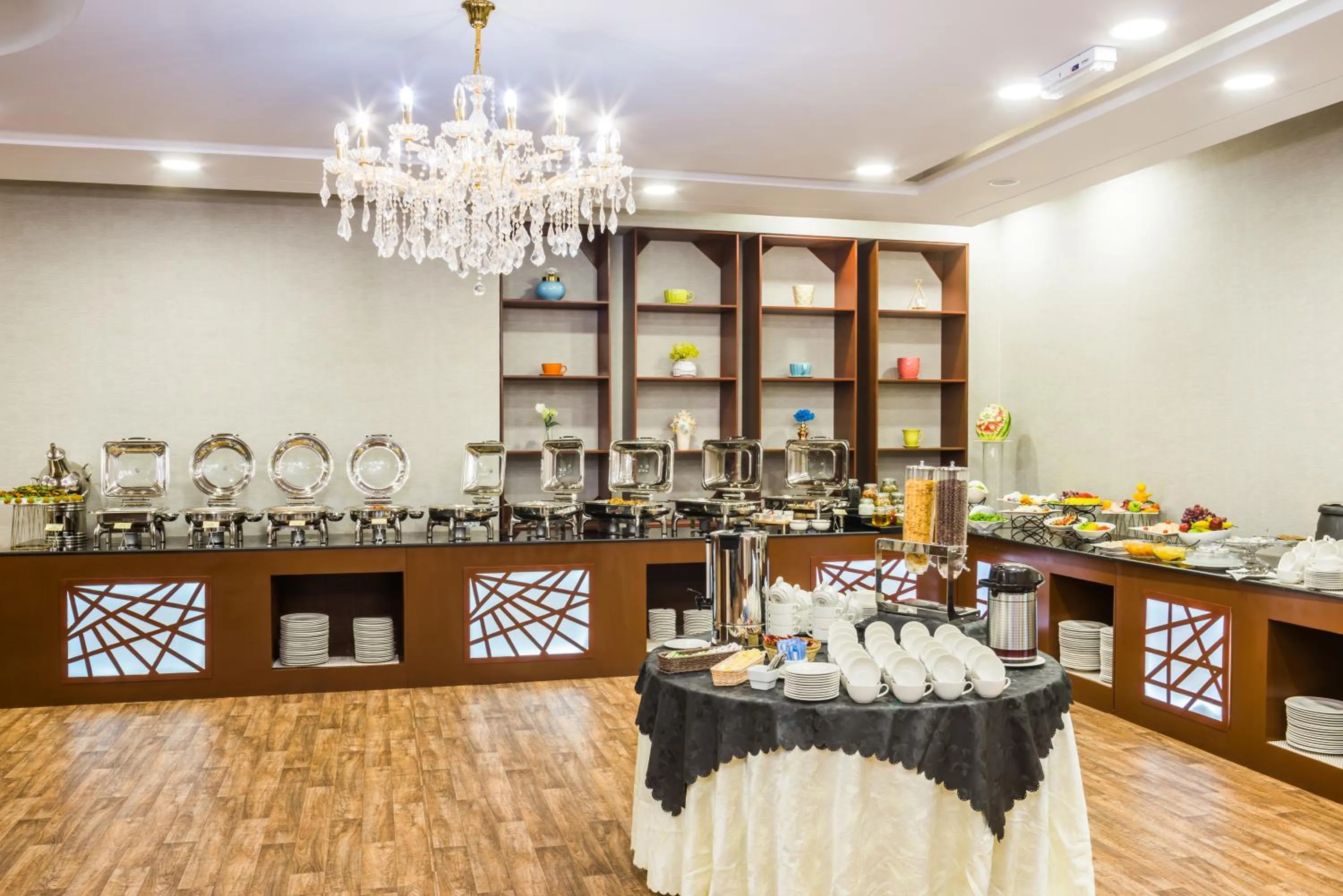 Restaurant/places to eat in Le Park Concord Hotel