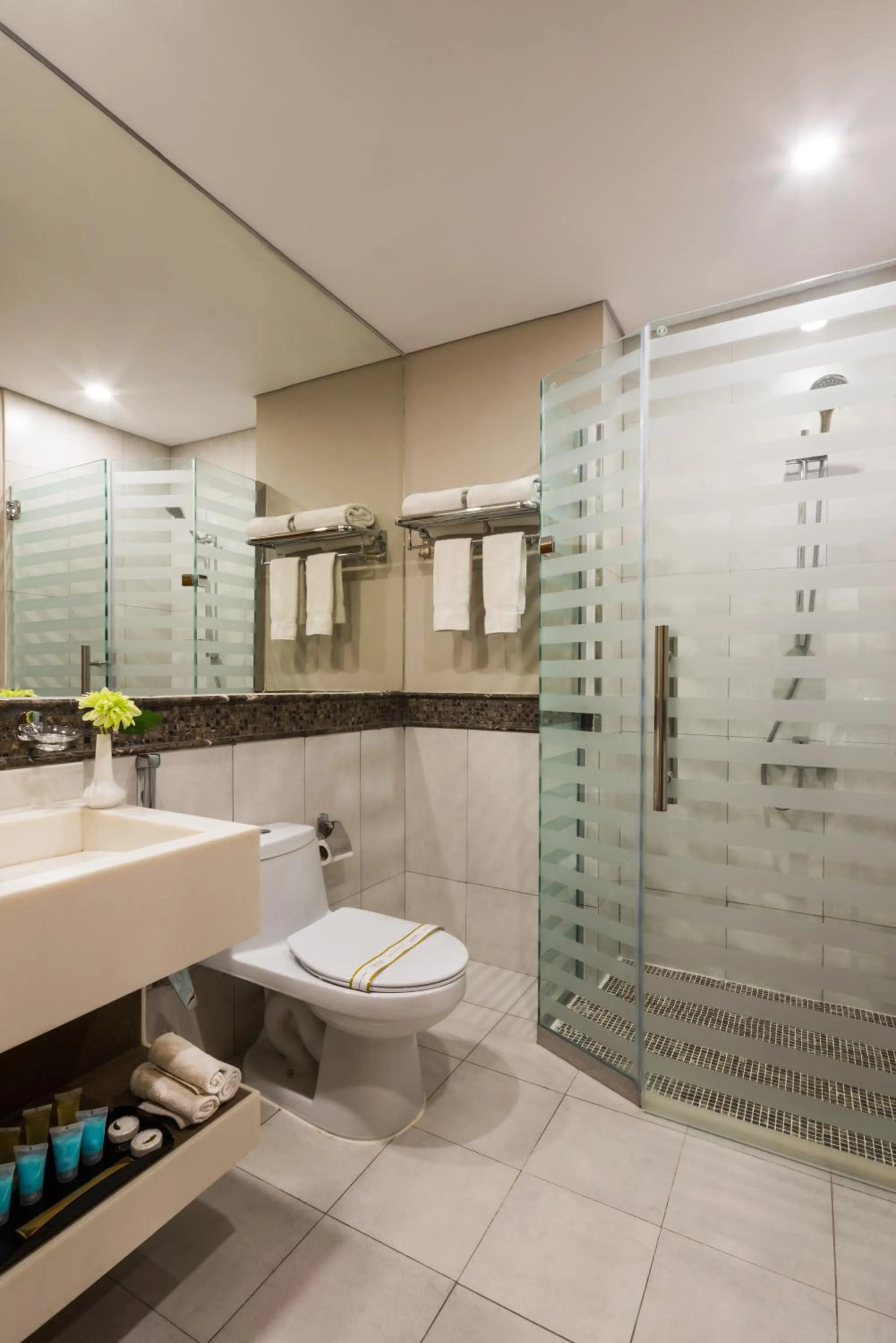 Photo of the whole room in Le Park Concord Hotel