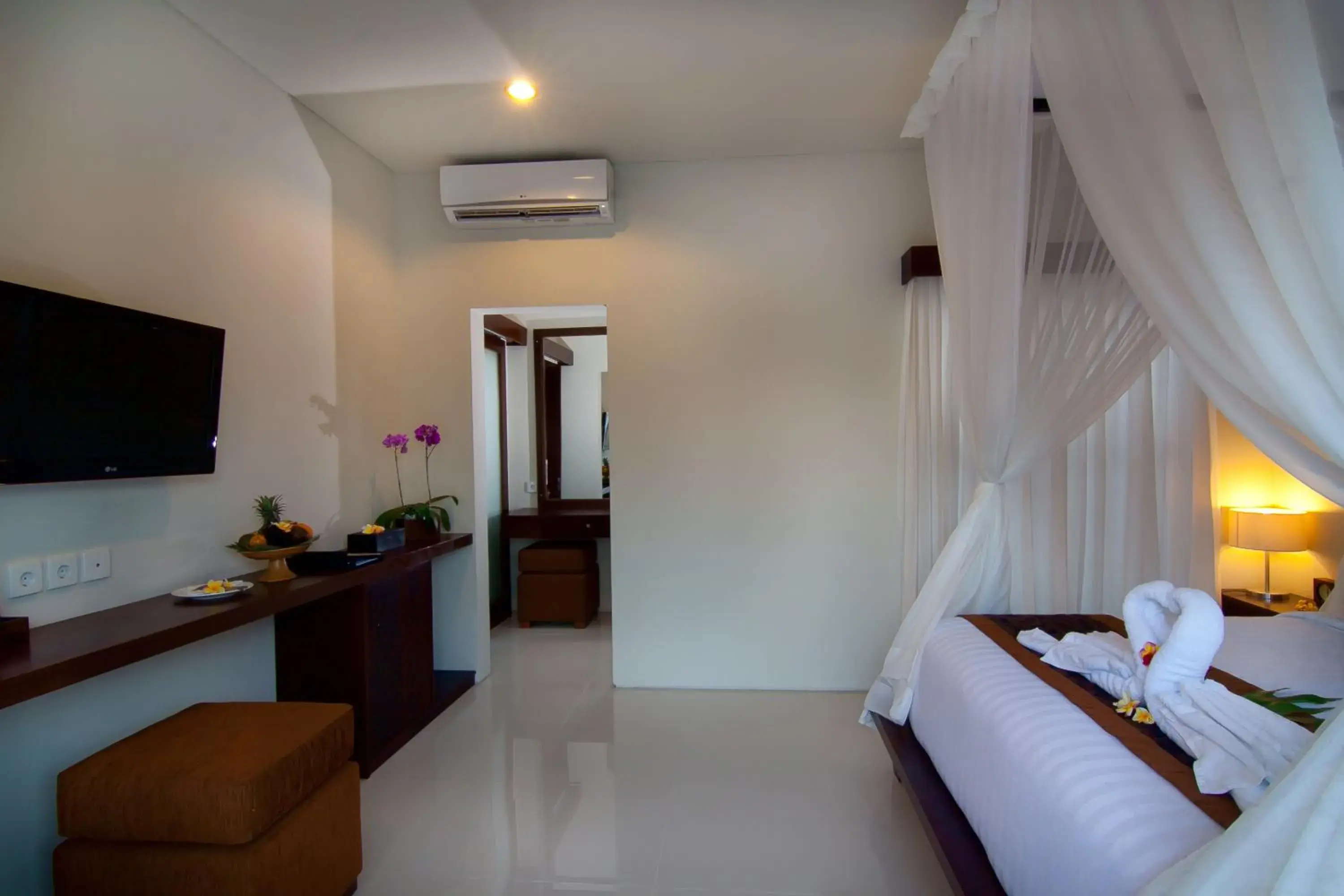 Photo of the whole room, Bed in The Awan Villas Seminyak Photo of the whole room, Bed in The Awan Villas Seminyak