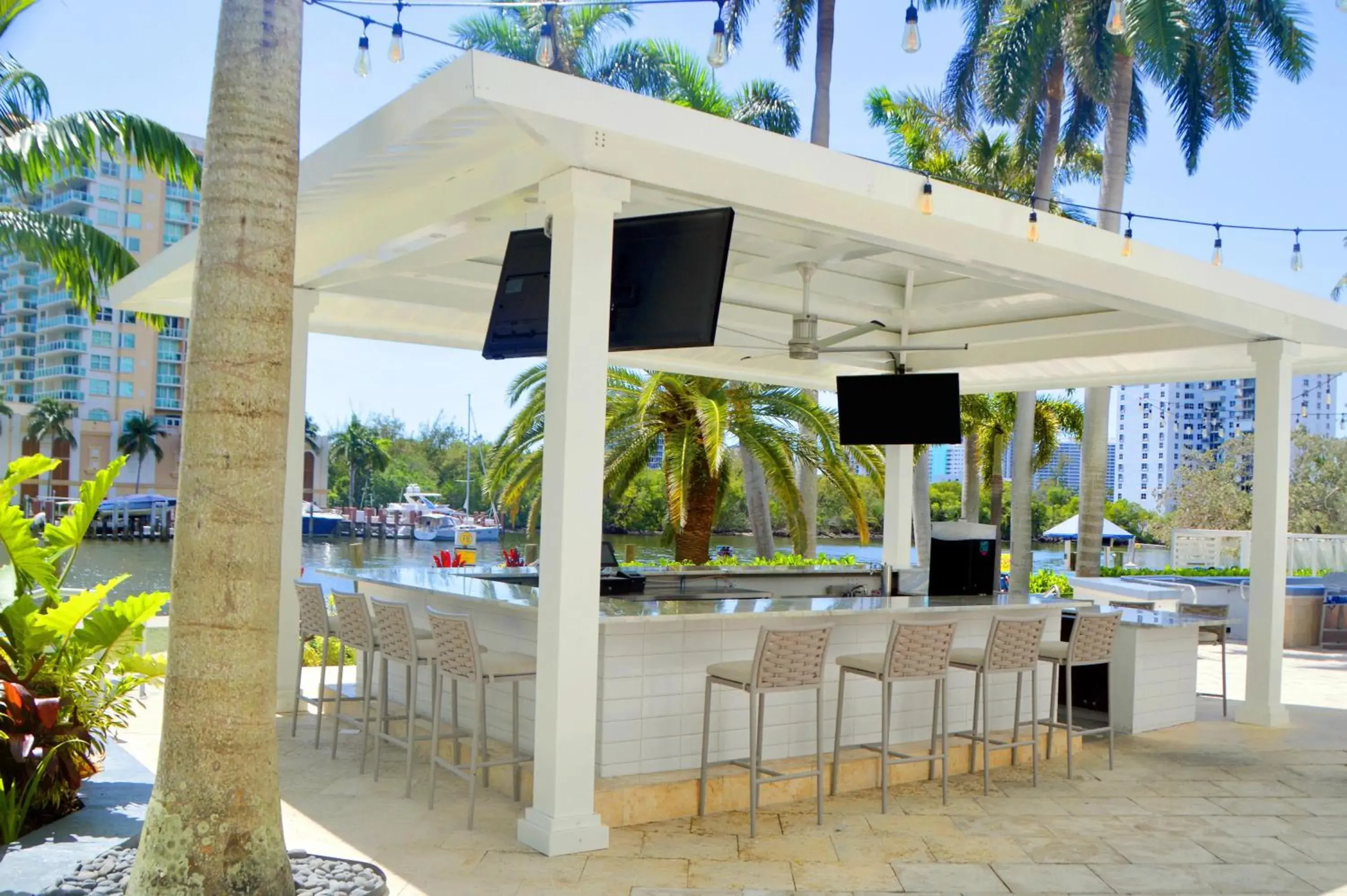 Lounge or bar in GALLERY One - A DoubleTree Suites by Hilton Hotel Lounge or bar in GALLERY One - A DoubleTree Suites by Hilton Hotel