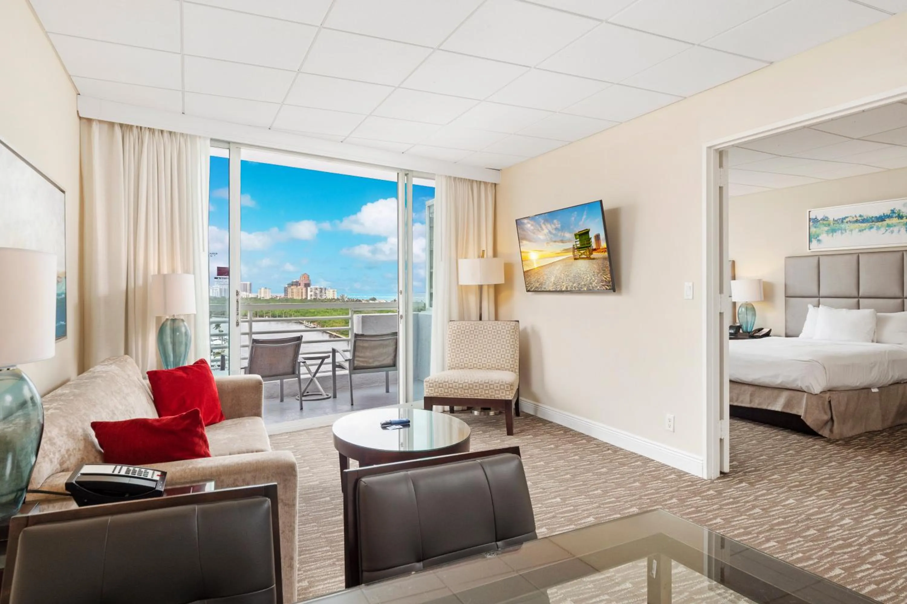 Balcony/Terrace, Bed in GALLERY One - A DoubleTree Suites by Hilton Hotel