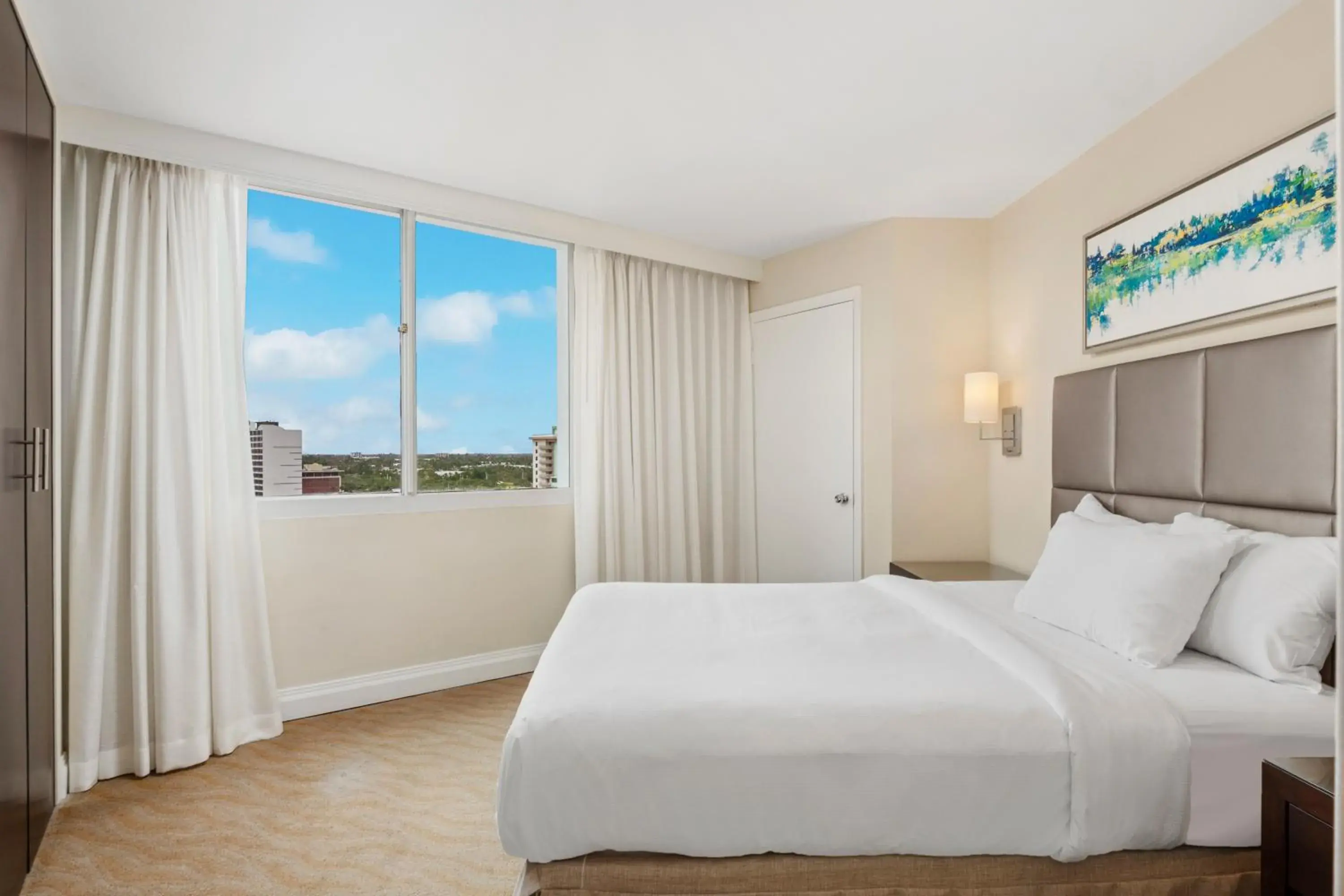 City view, Bed in GALLERY One - A DoubleTree Suites by Hilton Hotel City view, Bed in GALLERY One - A DoubleTree Suites by Hilton Hotel