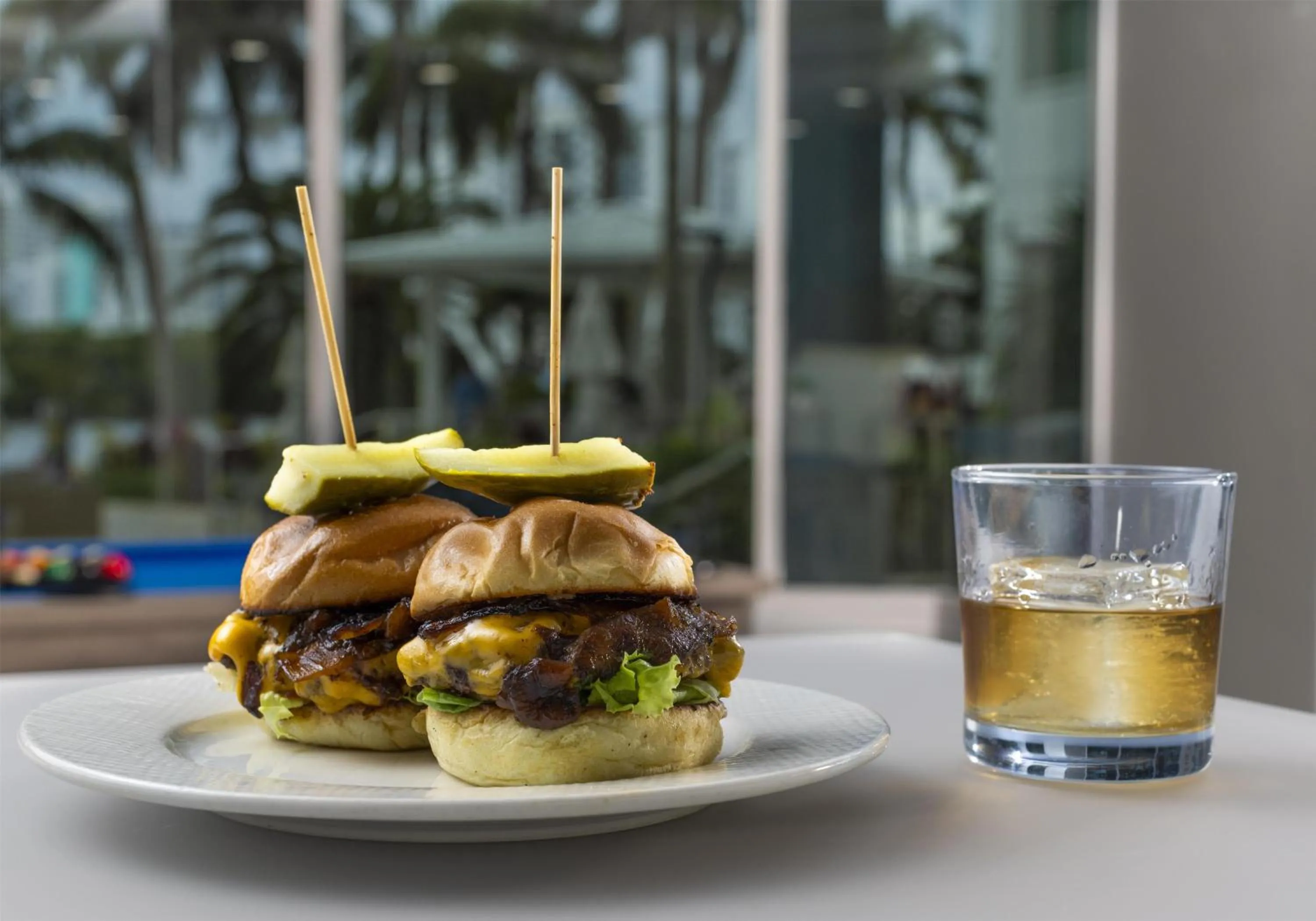 Lounge or bar in GALLERY One - A DoubleTree Suites by Hilton Hotel