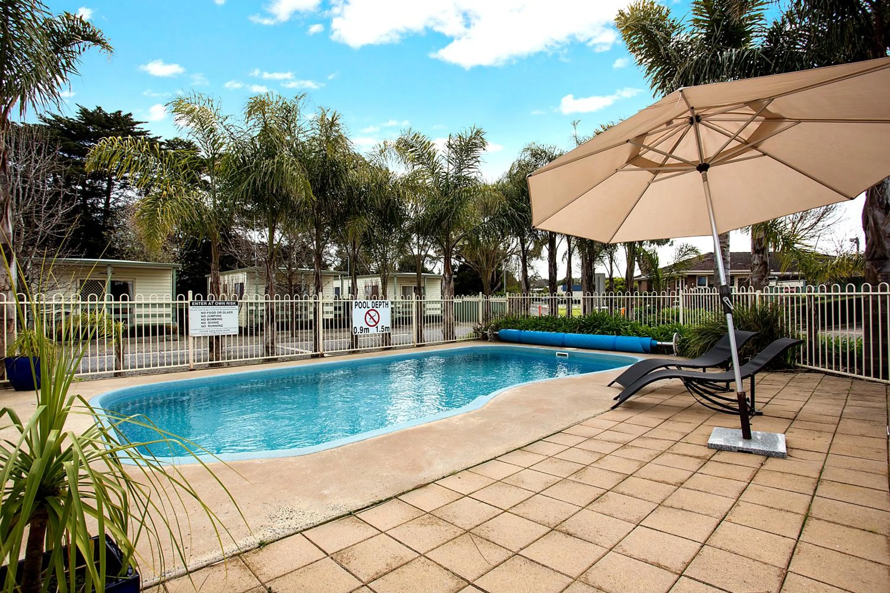Swimming pool in Lake Hamilton Motor Village and Caravan Park