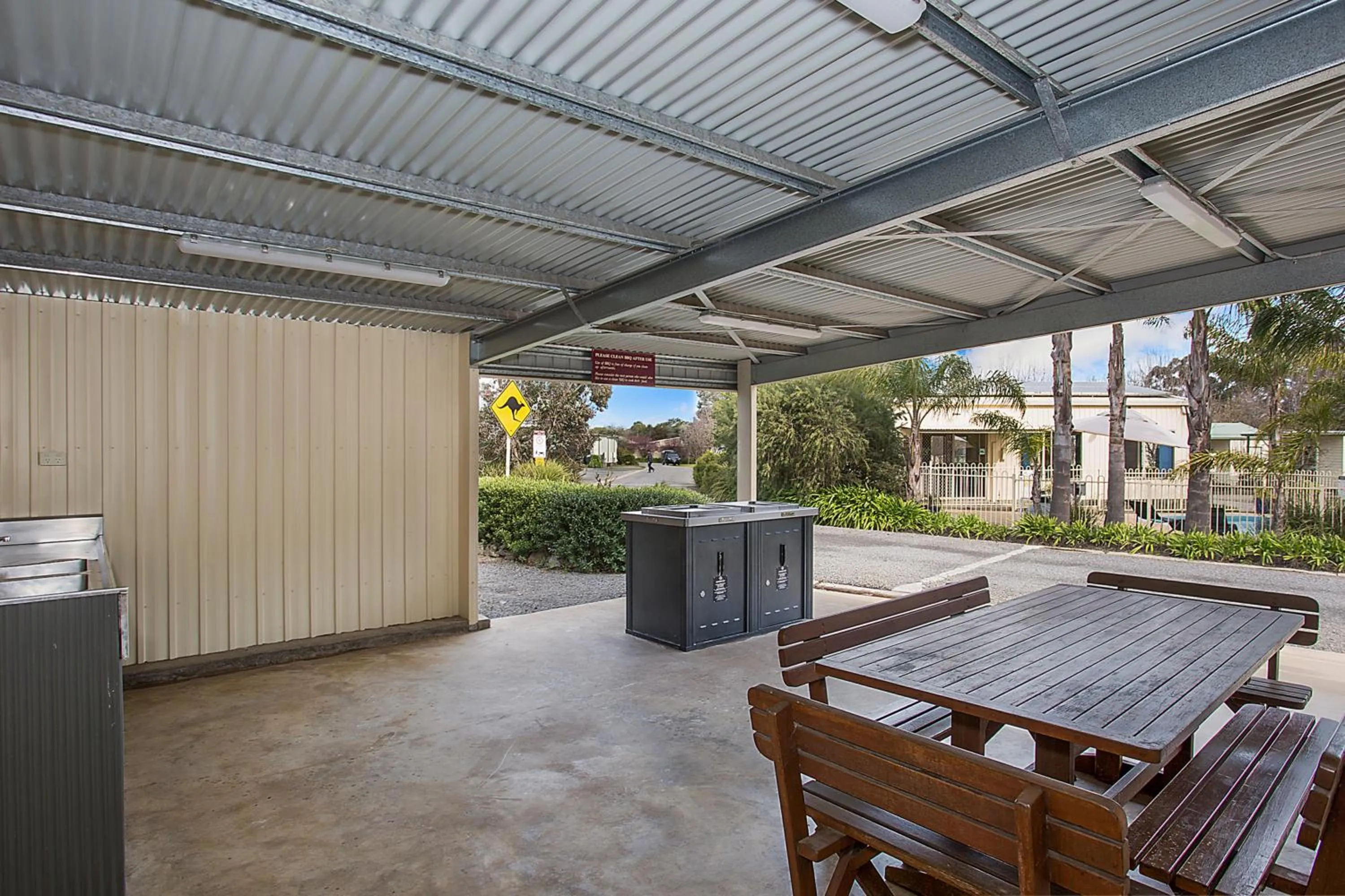 BBQ facilities in Lake Hamilton Motor Village and Caravan Park