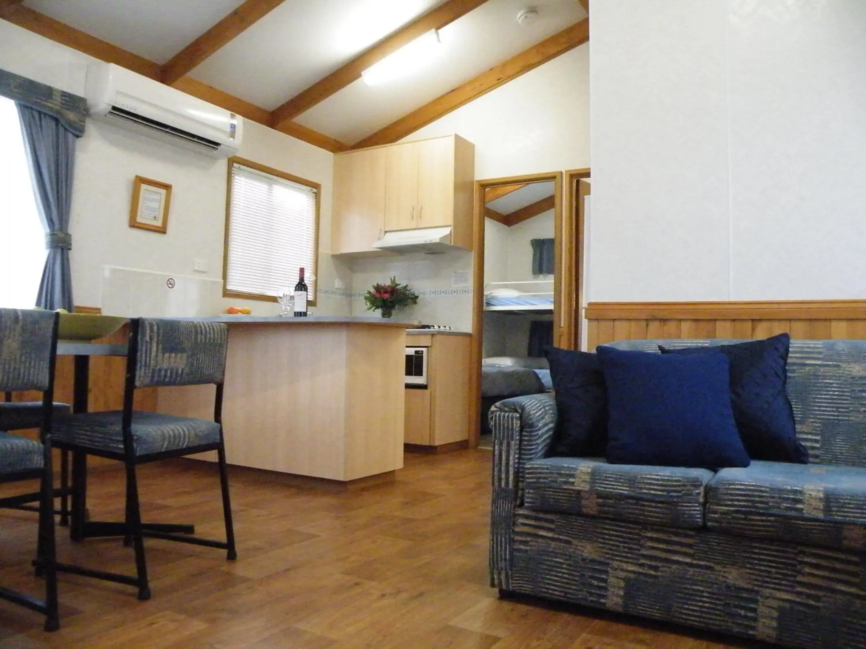 Superior Two-bedroom Cabin - A in Lake Hamilton Motor Village and Caravan Park Superior Two-bedroom Cabin - A in Lake Hamilton Motor Village and Caravan Park