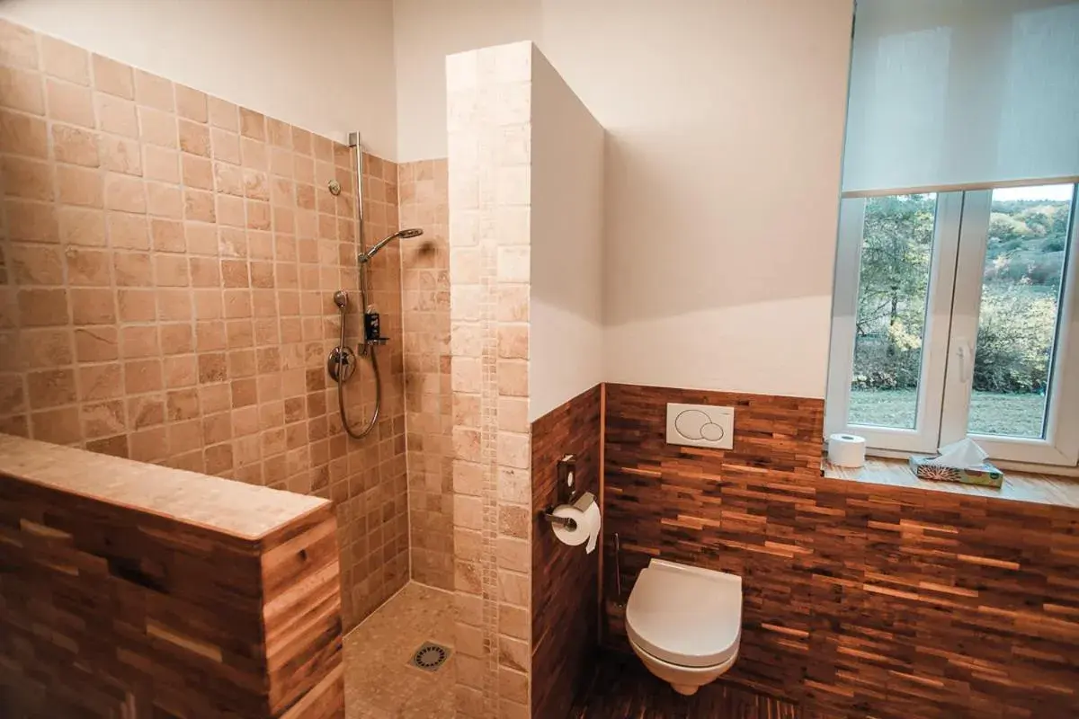 Bathroom in Landhotel Kahltalmühle Bathroom in Landhotel Kahltalmühle