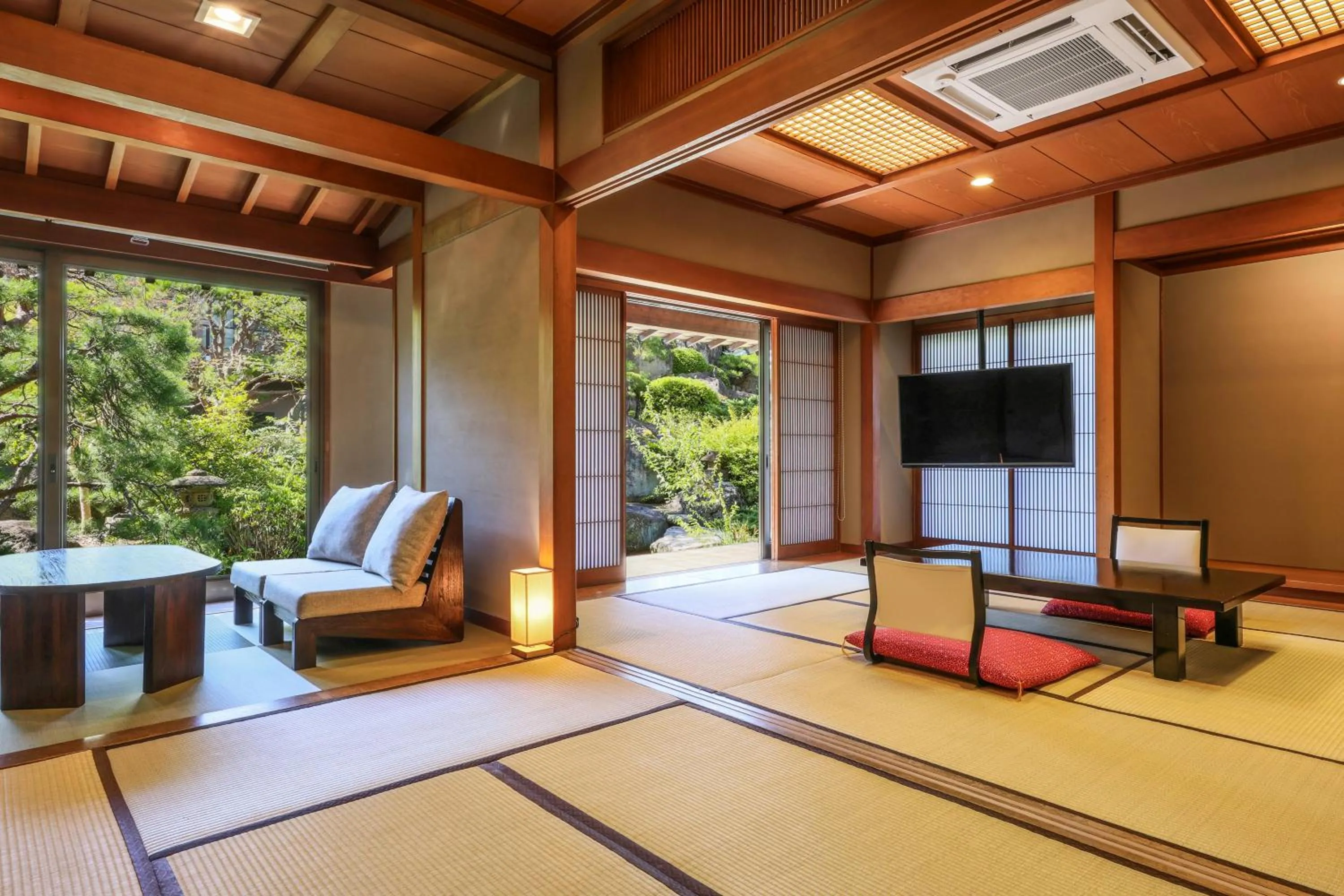 Garden in Beautiful Japanese Garden Kagetsu