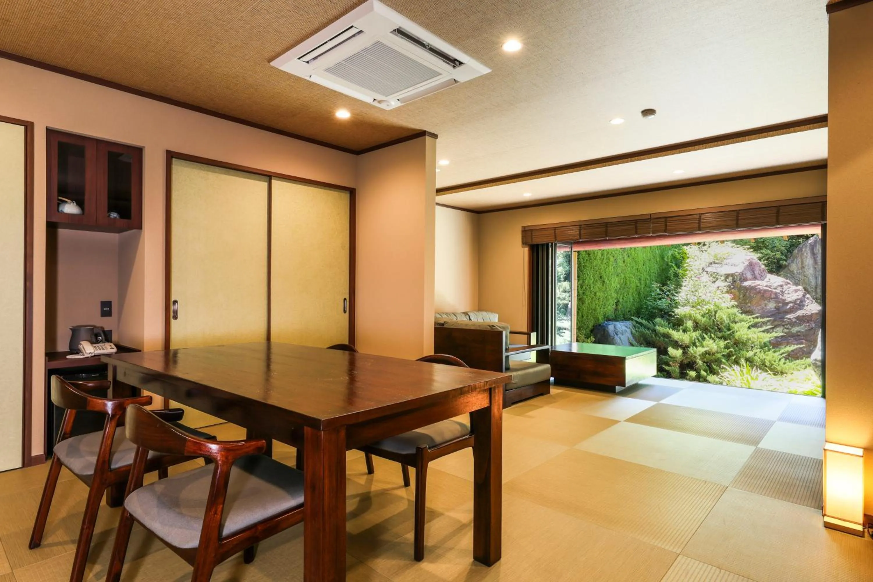 Living room in Beautiful Japanese Garden Kagetsu