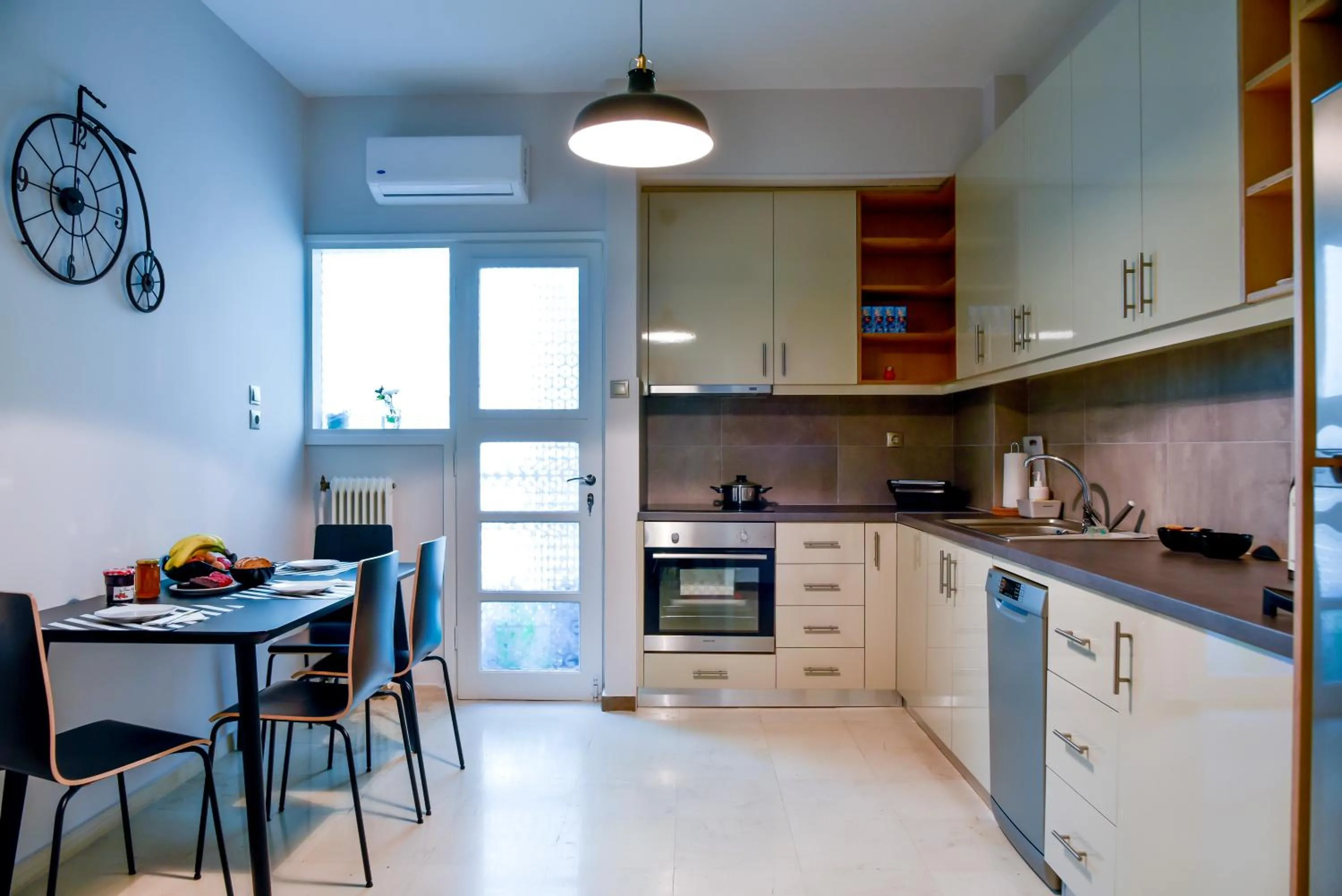 Kitchen or kitchenette in 20 times Athens