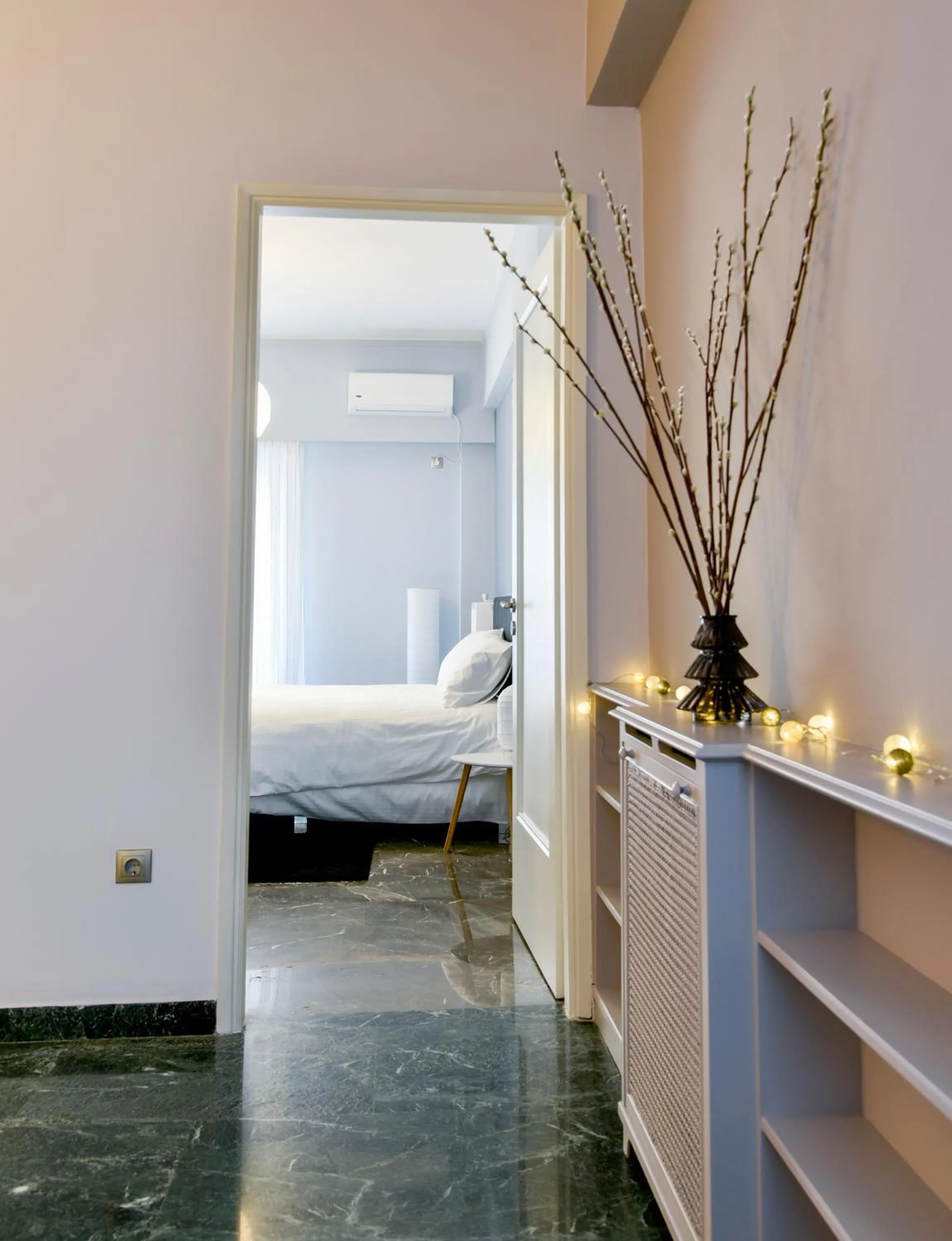 Photo of the whole room, Bed in 20 times Athens