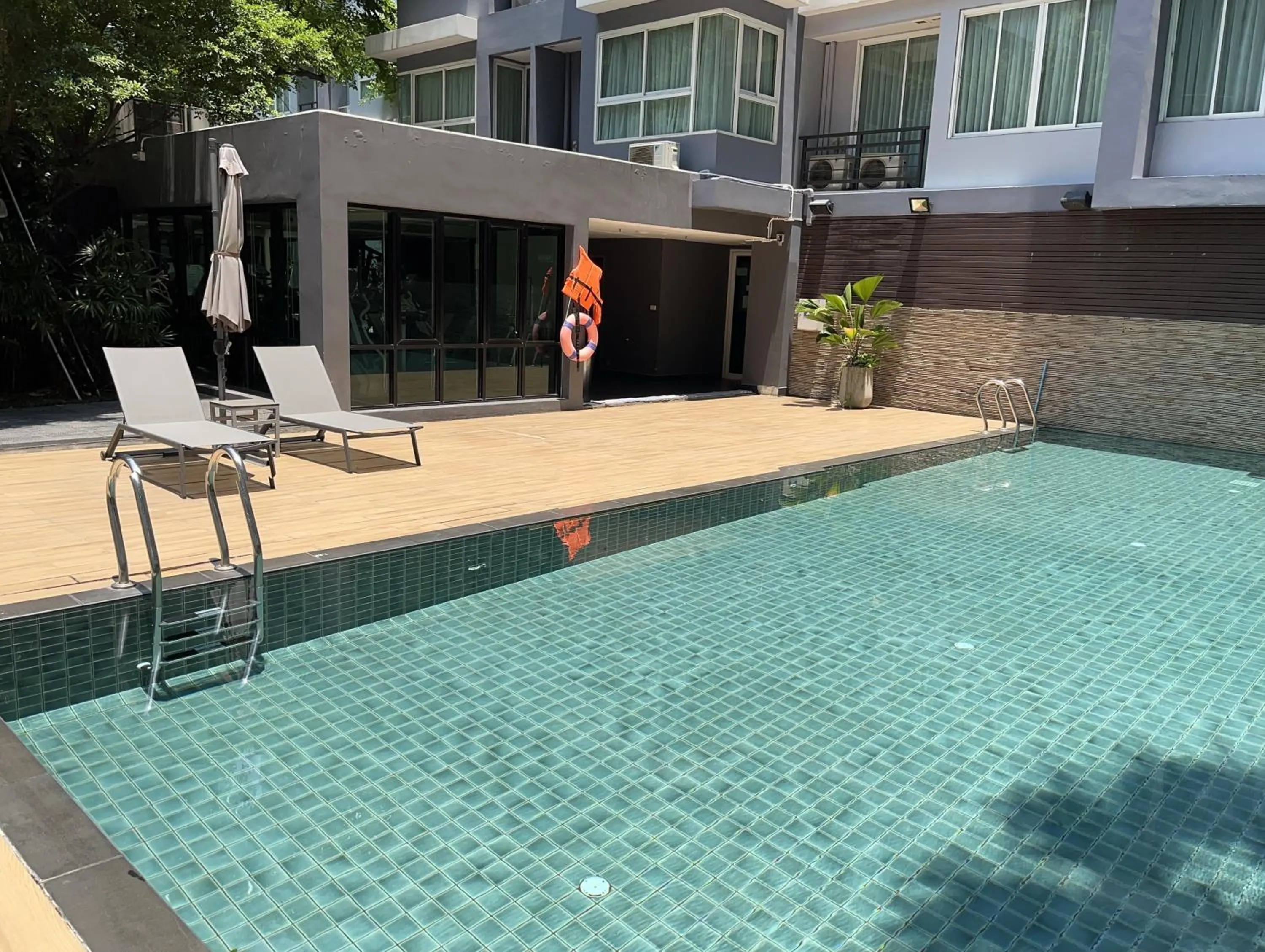 Swimming pool in Arize Hotel Sukhumvit