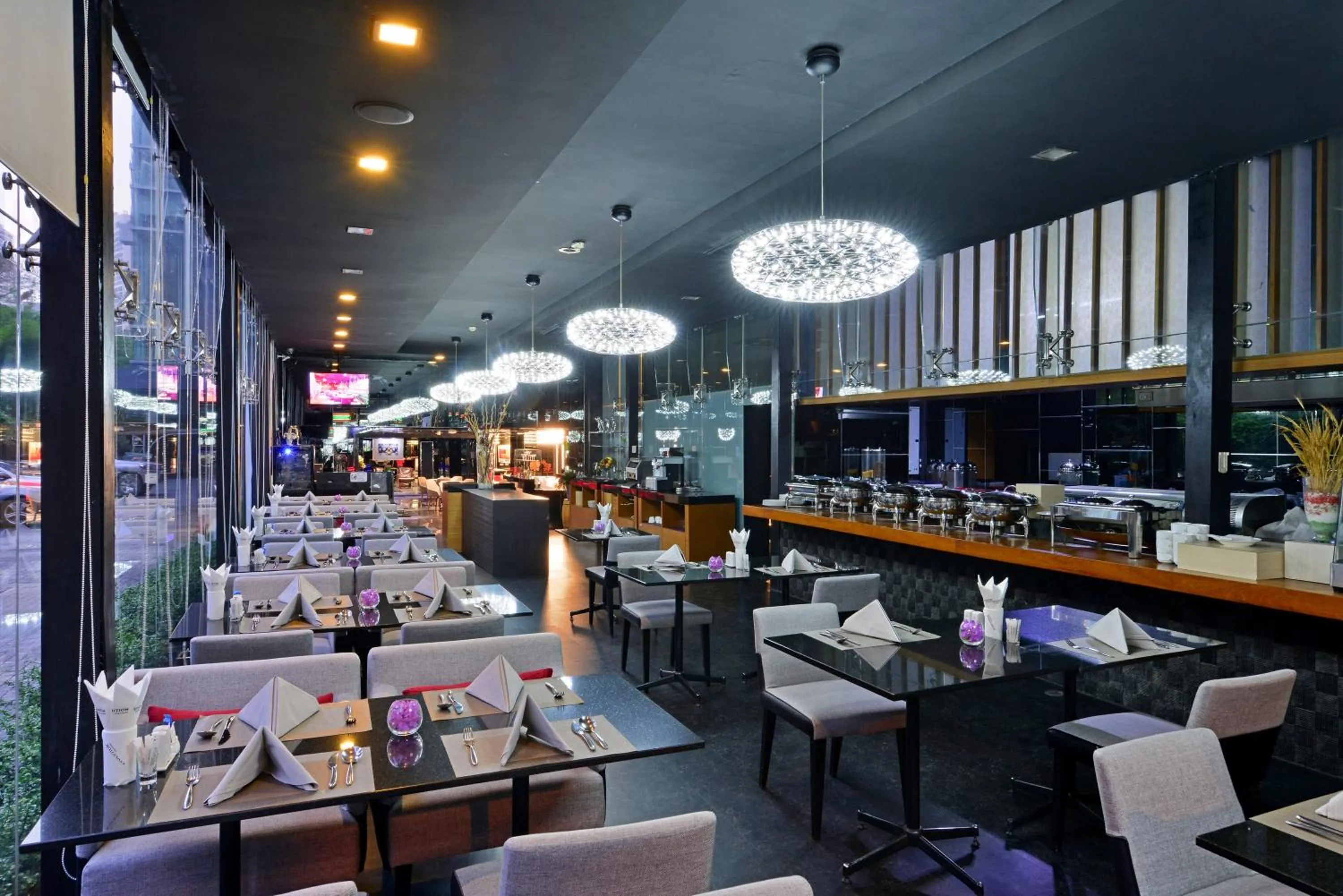 Restaurant/places to eat in Arize Hotel Sukhumvit