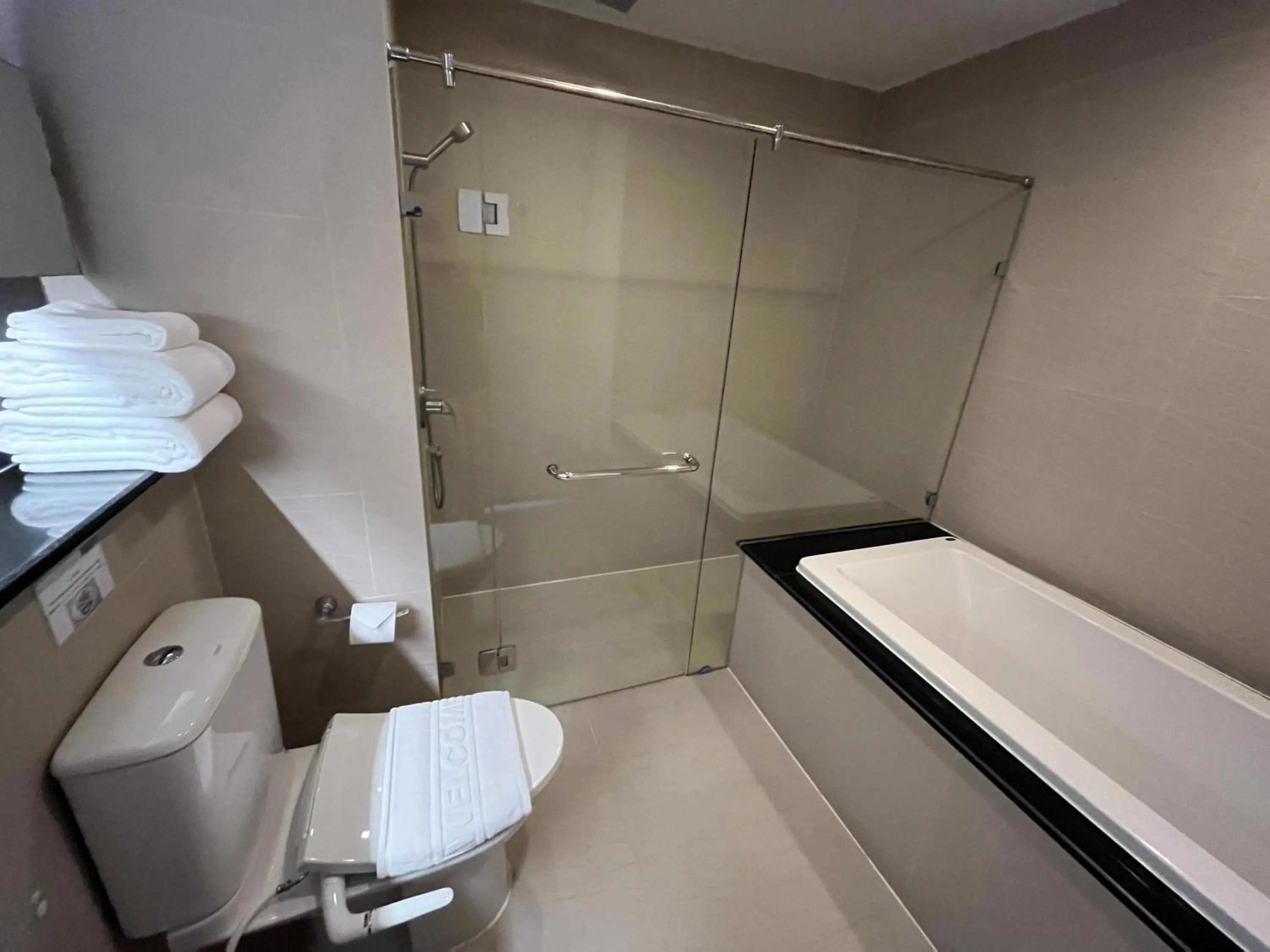 Shower in Arize Hotel Sukhumvit