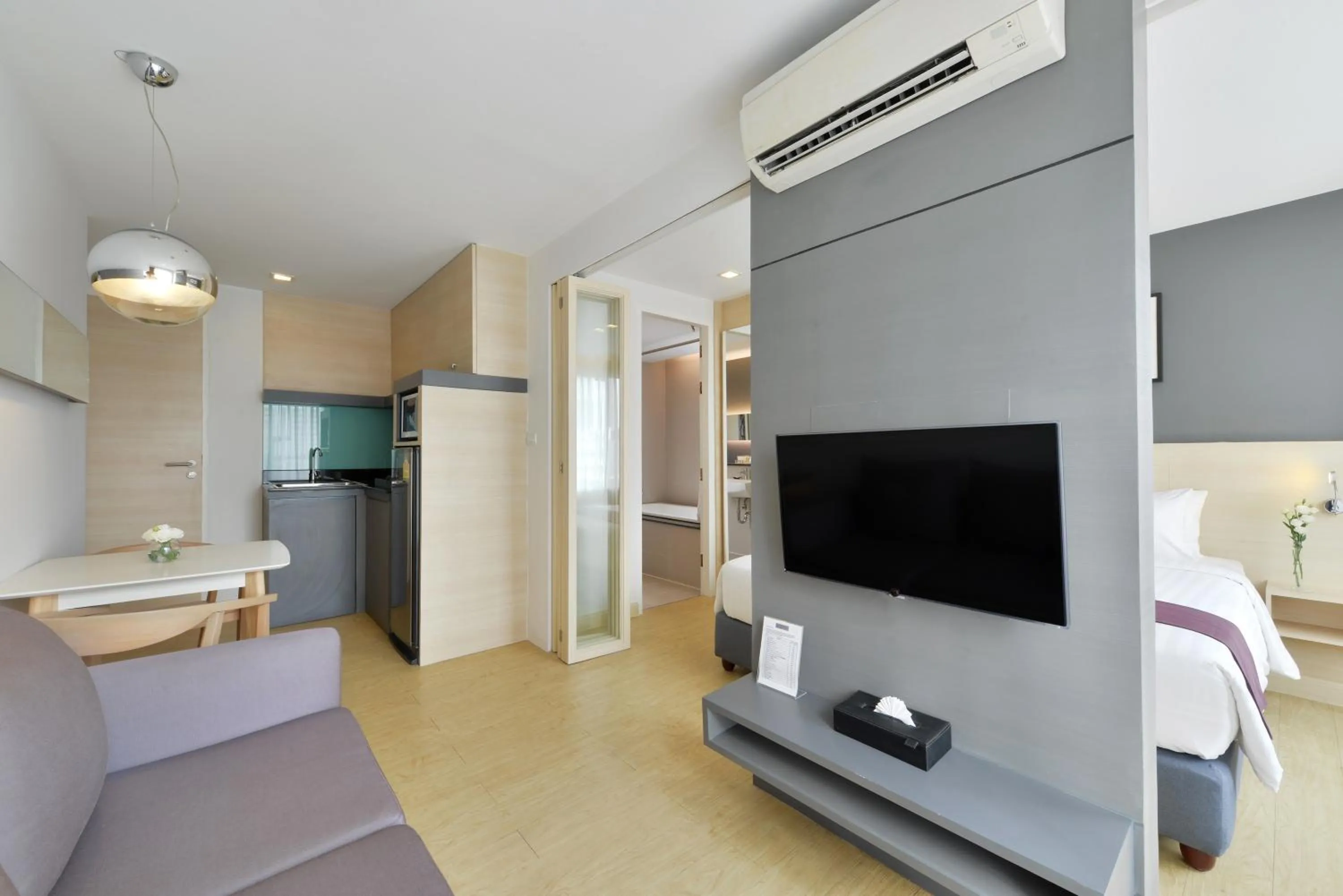 Living room, Bed in Arize Hotel Sukhumvit