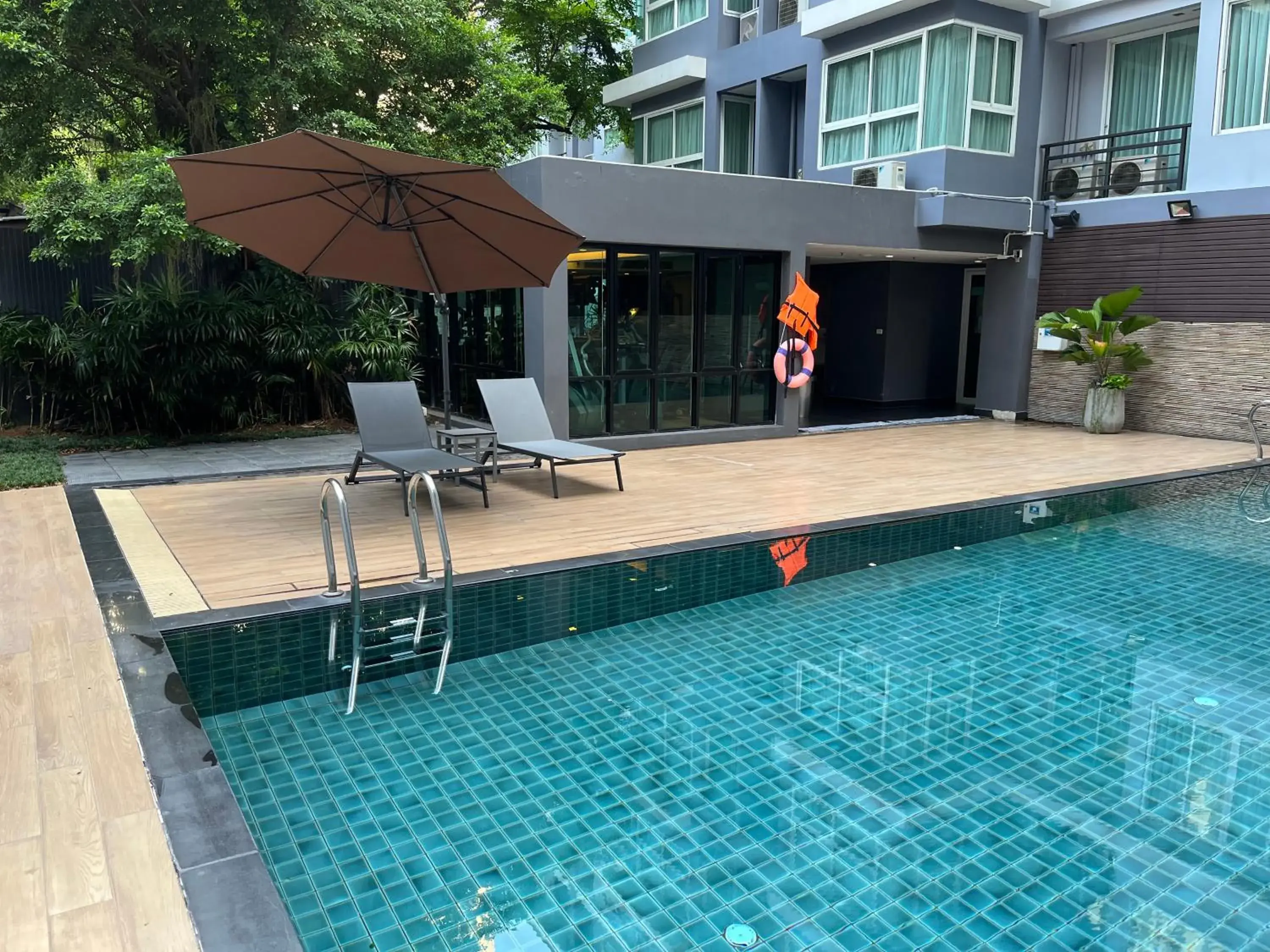Pool view in Arize Hotel Sukhumvit Pool view in Arize Hotel Sukhumvit