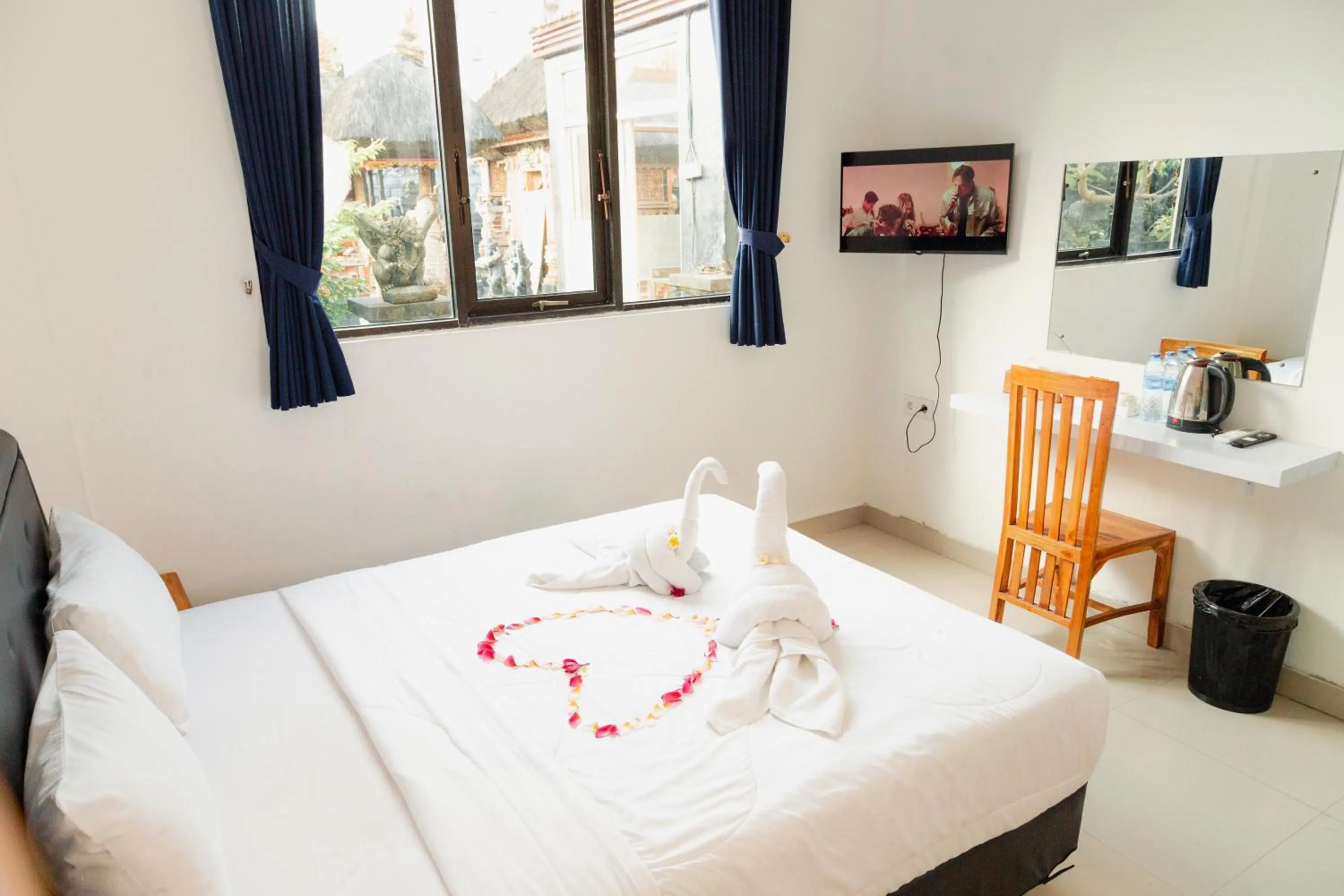 Bed in Suardana Inn's