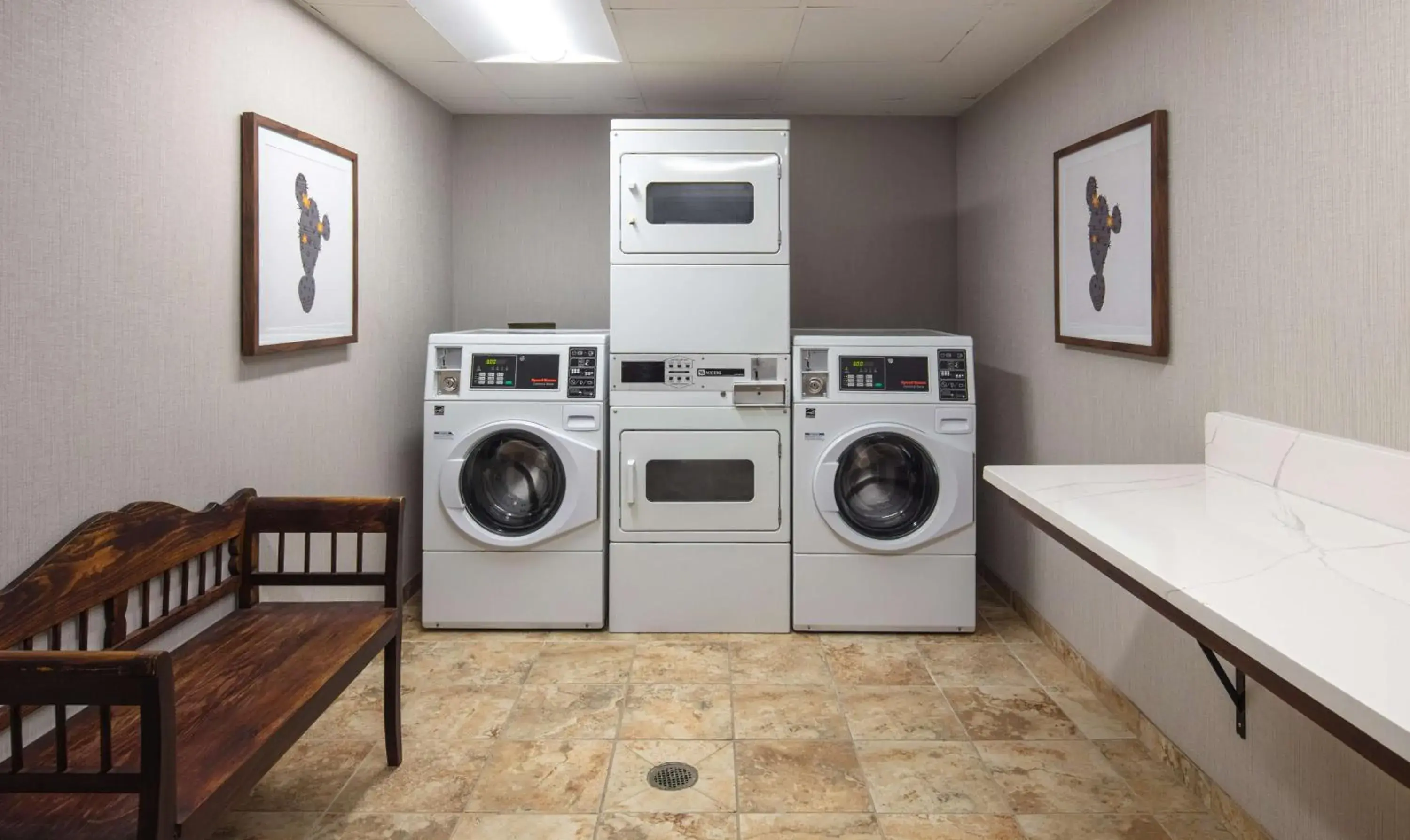 Property building in Hampton Inn & Suites El Paso-Airport Property building in Hampton Inn & Suites El Paso-Airport