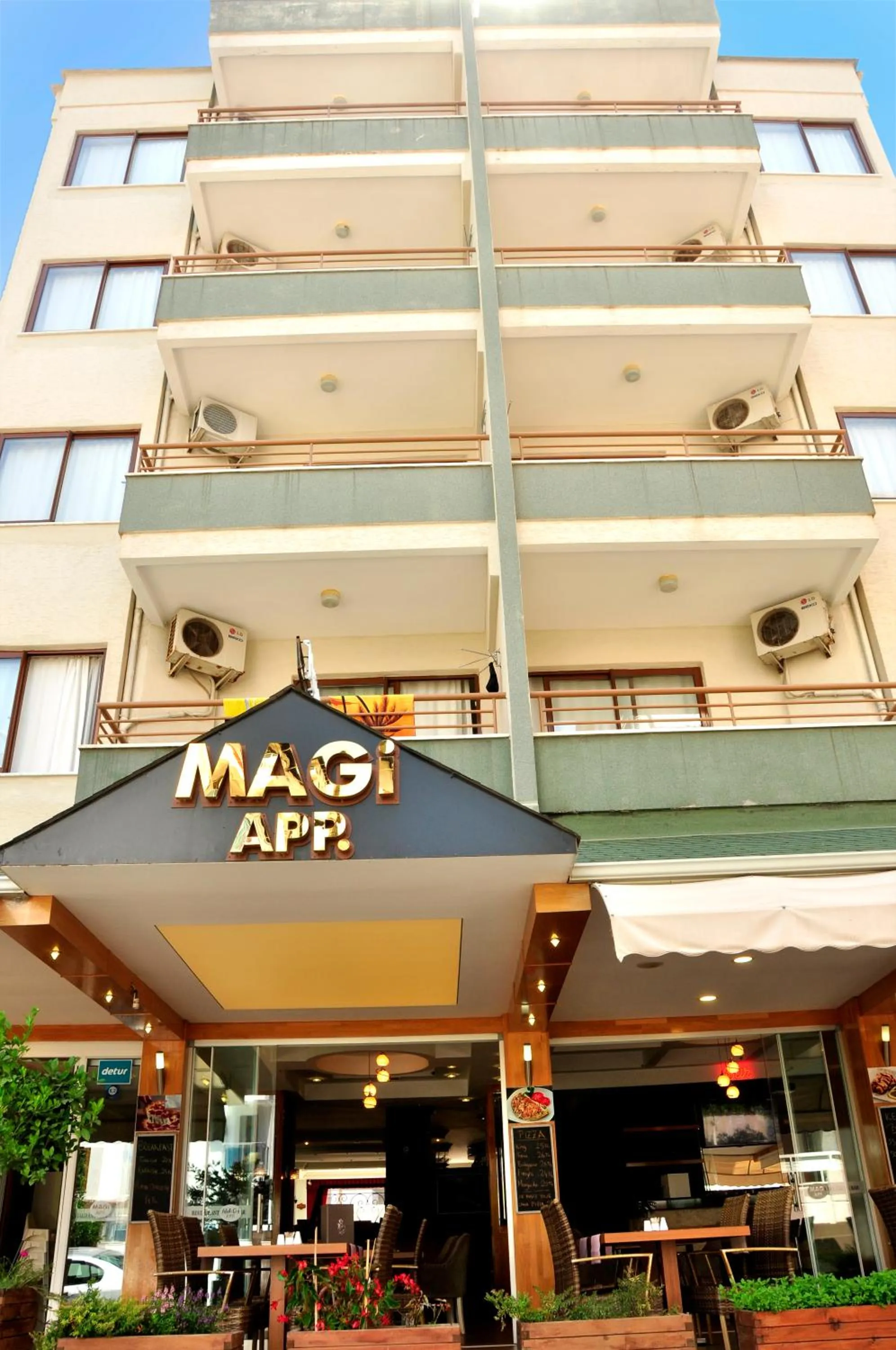 Facade/entrance in Magi Apart Hotel